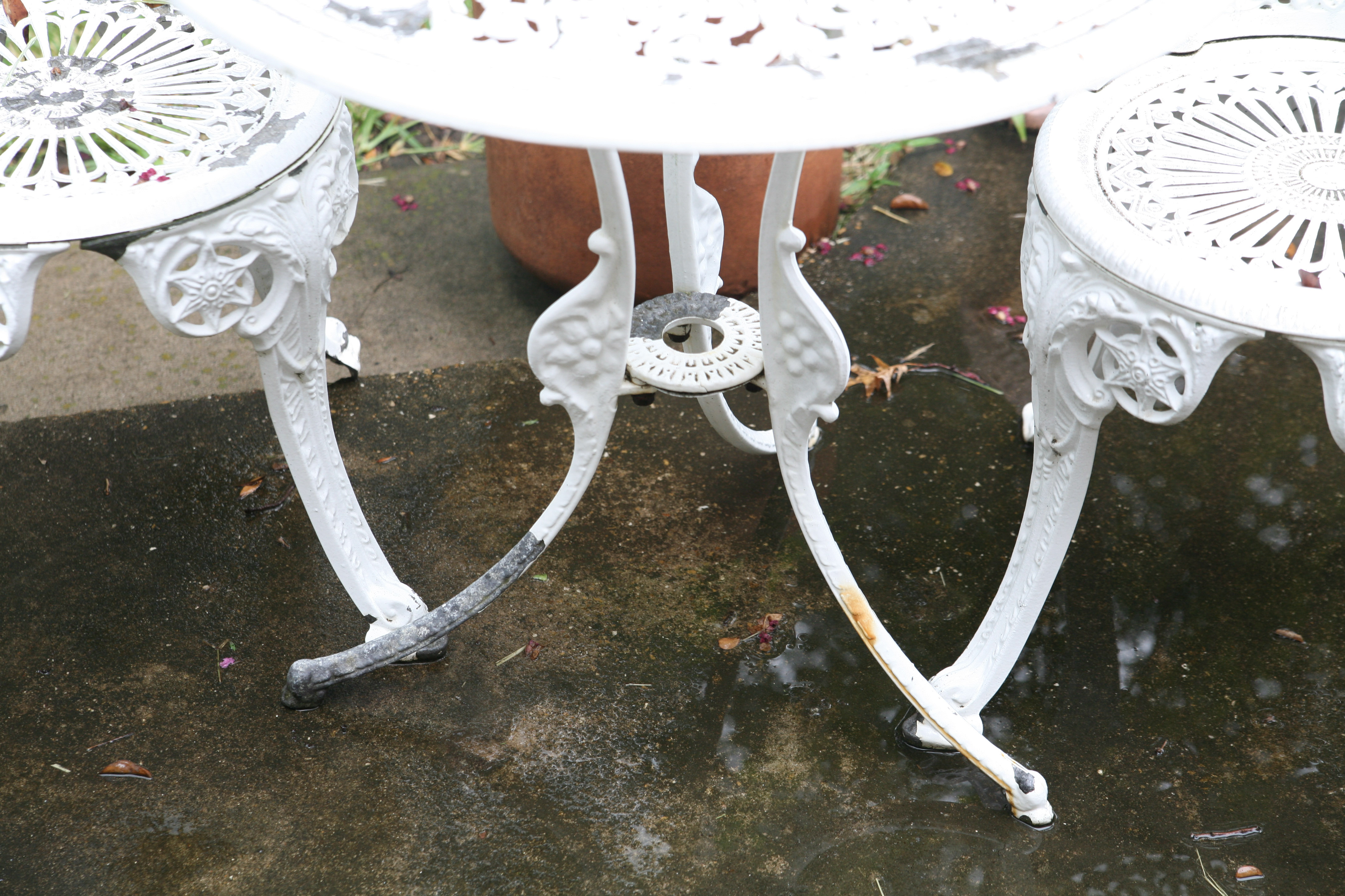 White Cast Iron Patio Table and Chairs EBTH