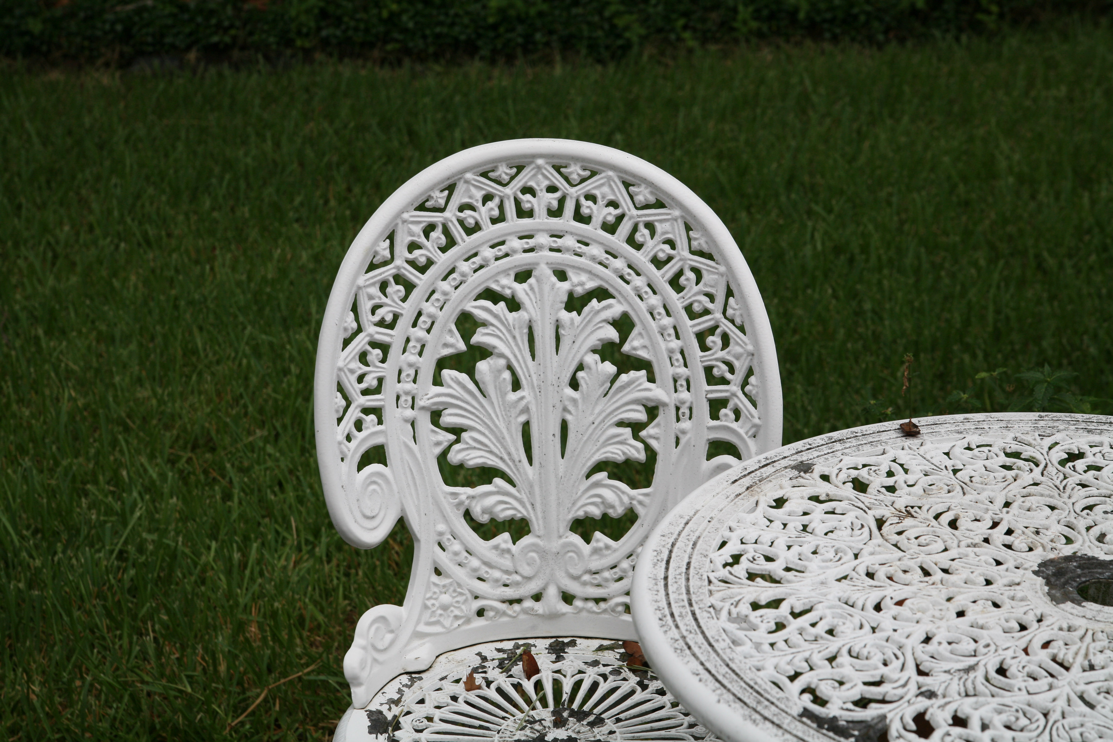 White Cast Iron Patio Table and Chairs EBTH