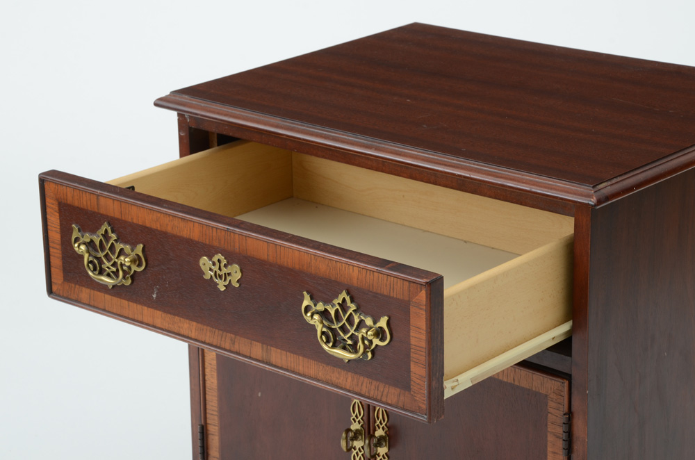 Pair of Kimball Nightstands EBTH