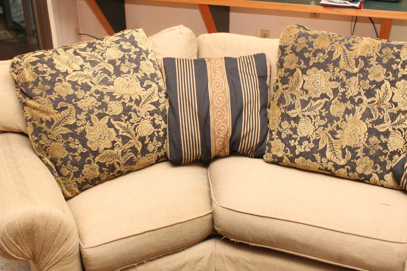 Curved Sofa with Coordinating Throw Pillows and Accent Rug : EBTH