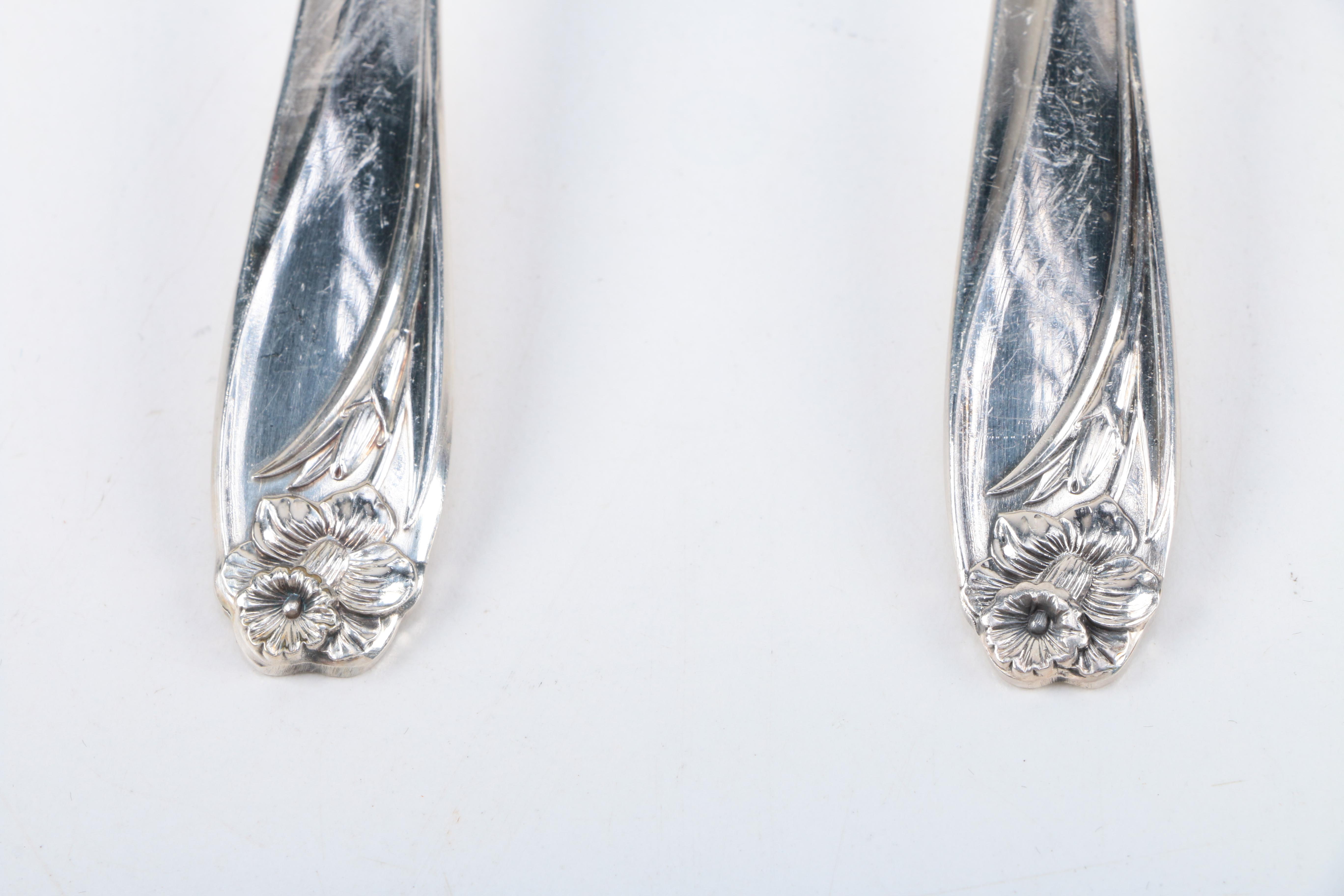 1847 Rogers Bros. "Daffodil" Silver Plate Flatware Set EBTH