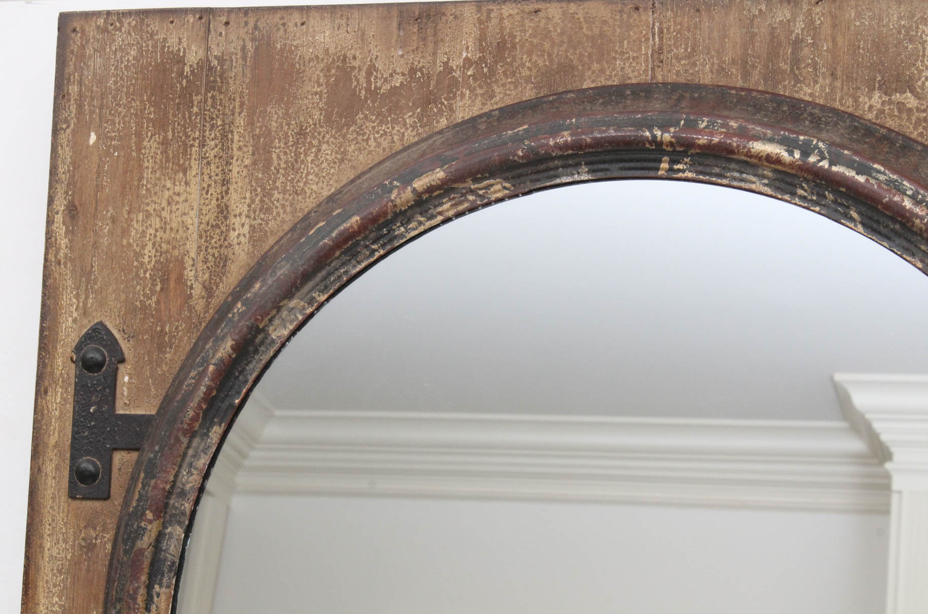 Rustic Porthole Style Mirrored Medicine EBTH