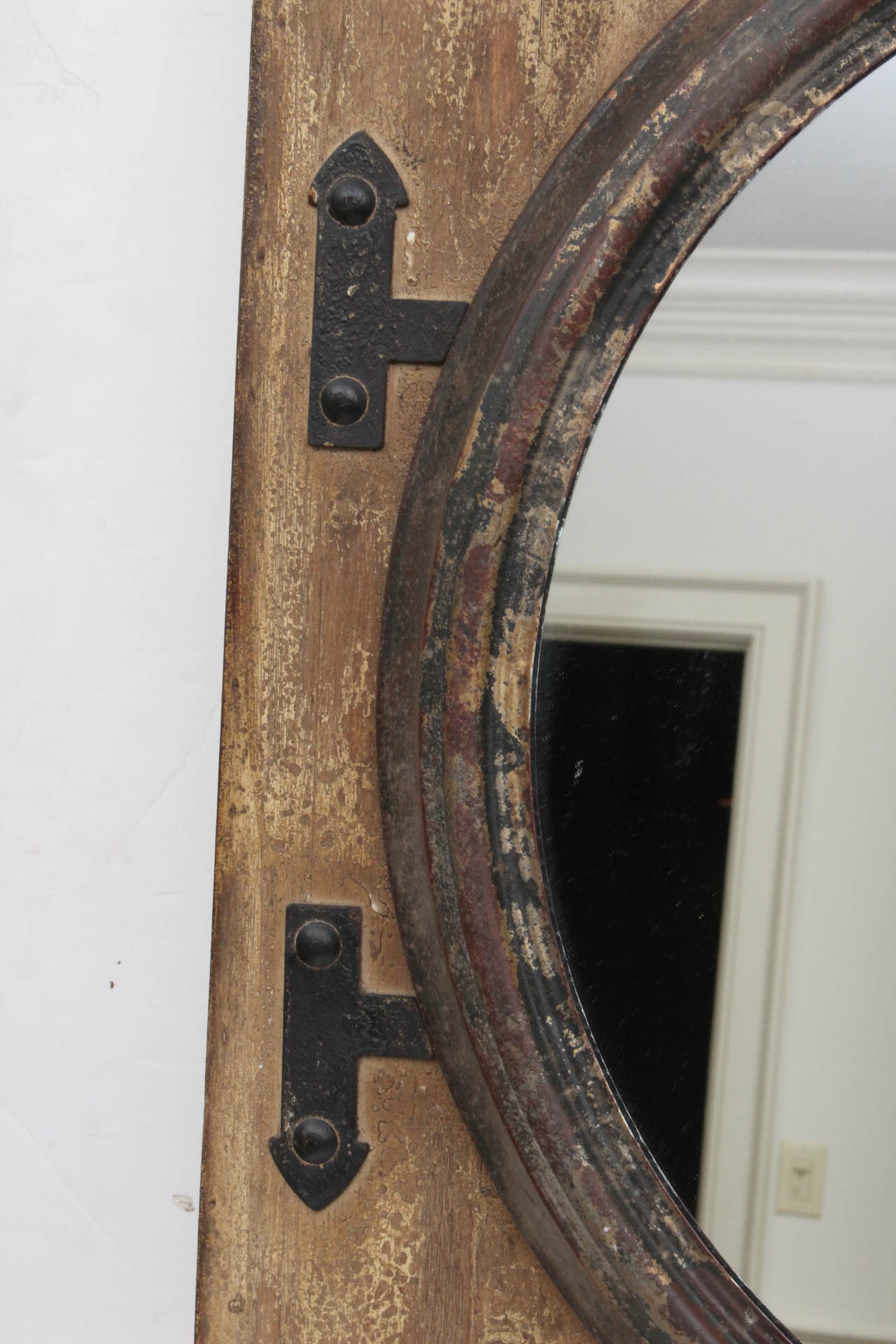 Rustic Porthole Style Mirrored Medicine EBTH