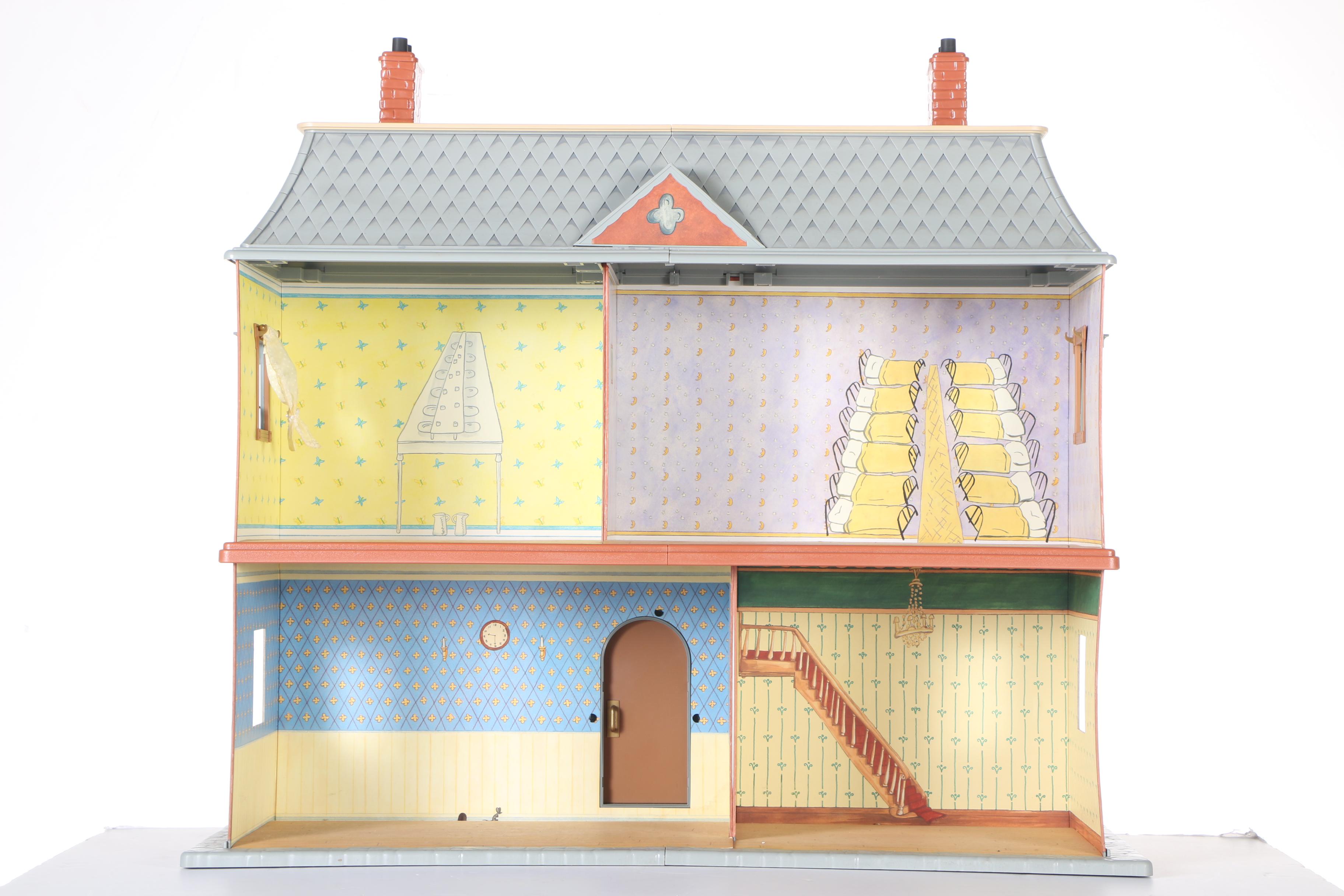 "Madeline" Doll House with Dolls and Accessories EBTH