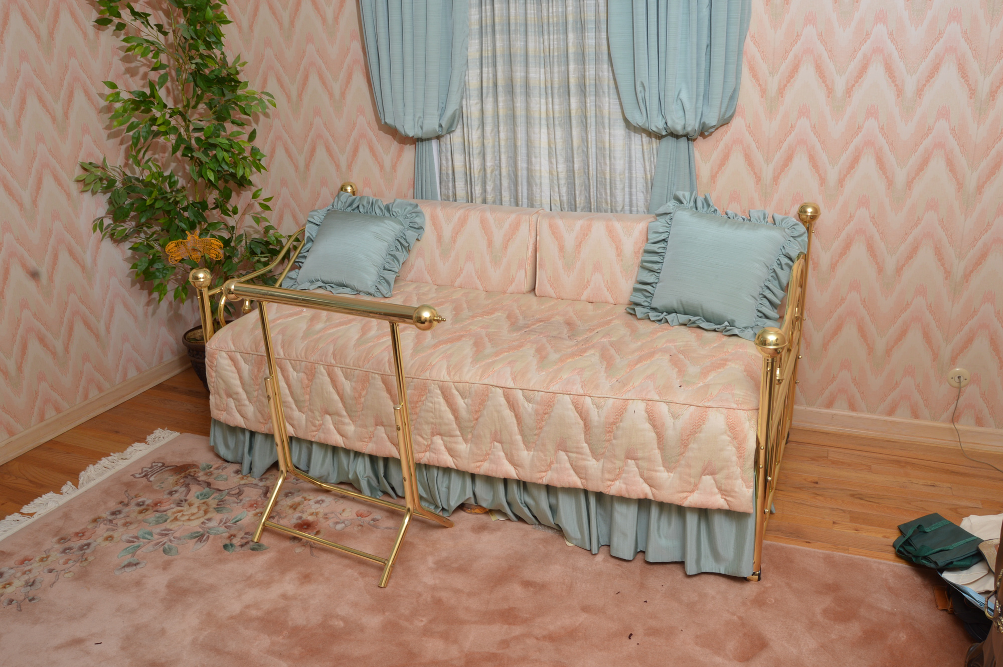 Vintage Brass Trundle Daybed and Quilt Rack EBTH