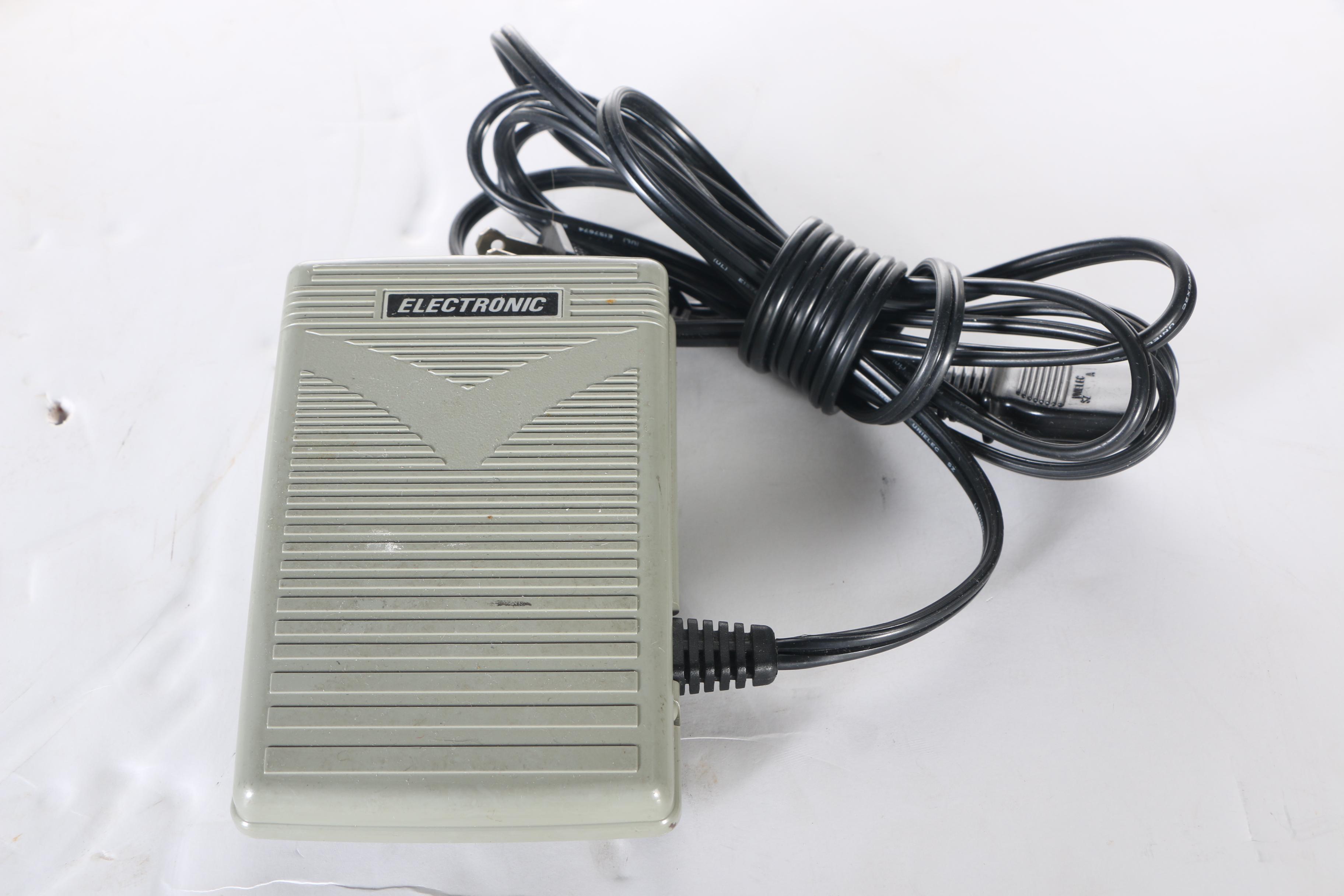 White Speedylock Differential 1600 Four Thread Serger EBTH