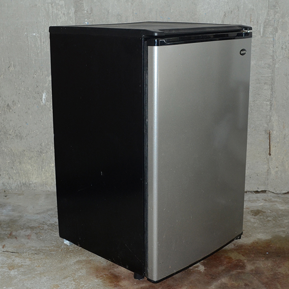 Sanyo Compact Refrigerator EBTH