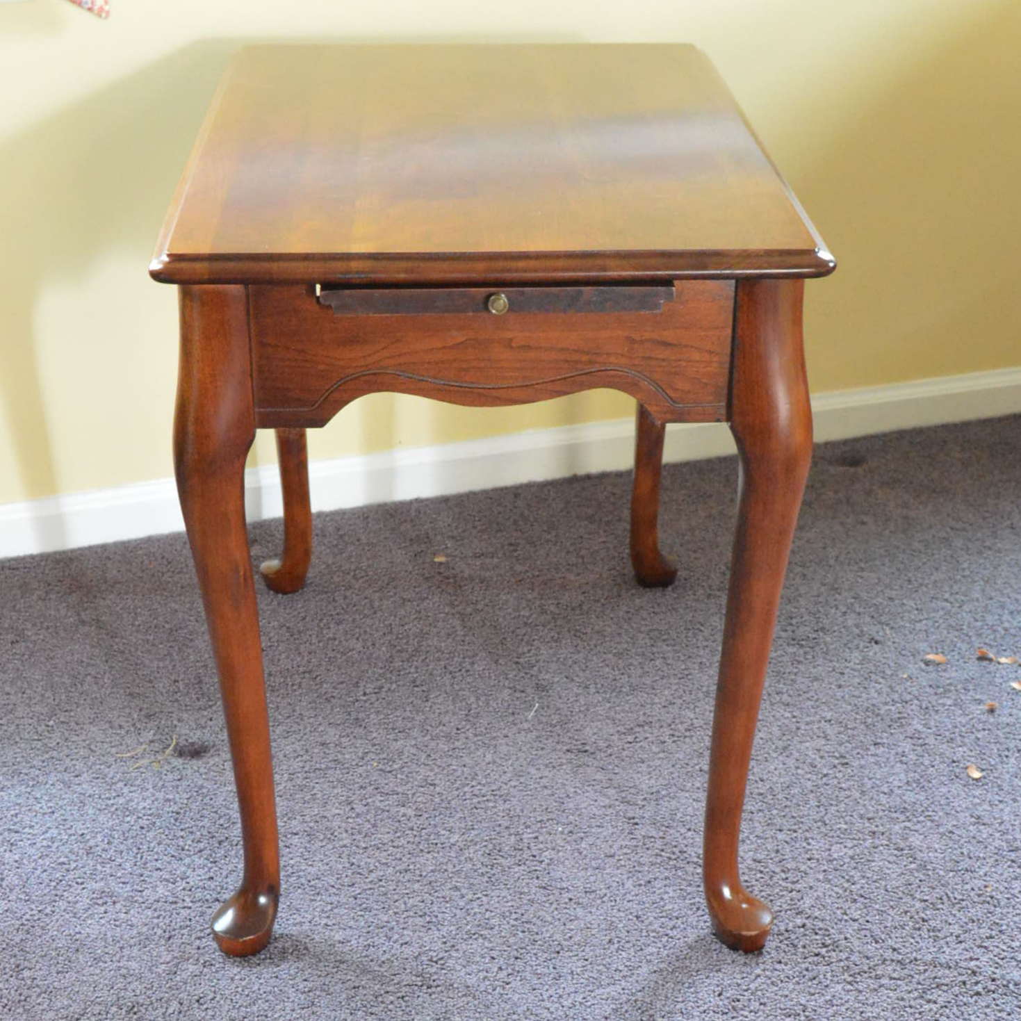 Queen Anne Style Wooden Side Table | EBTH