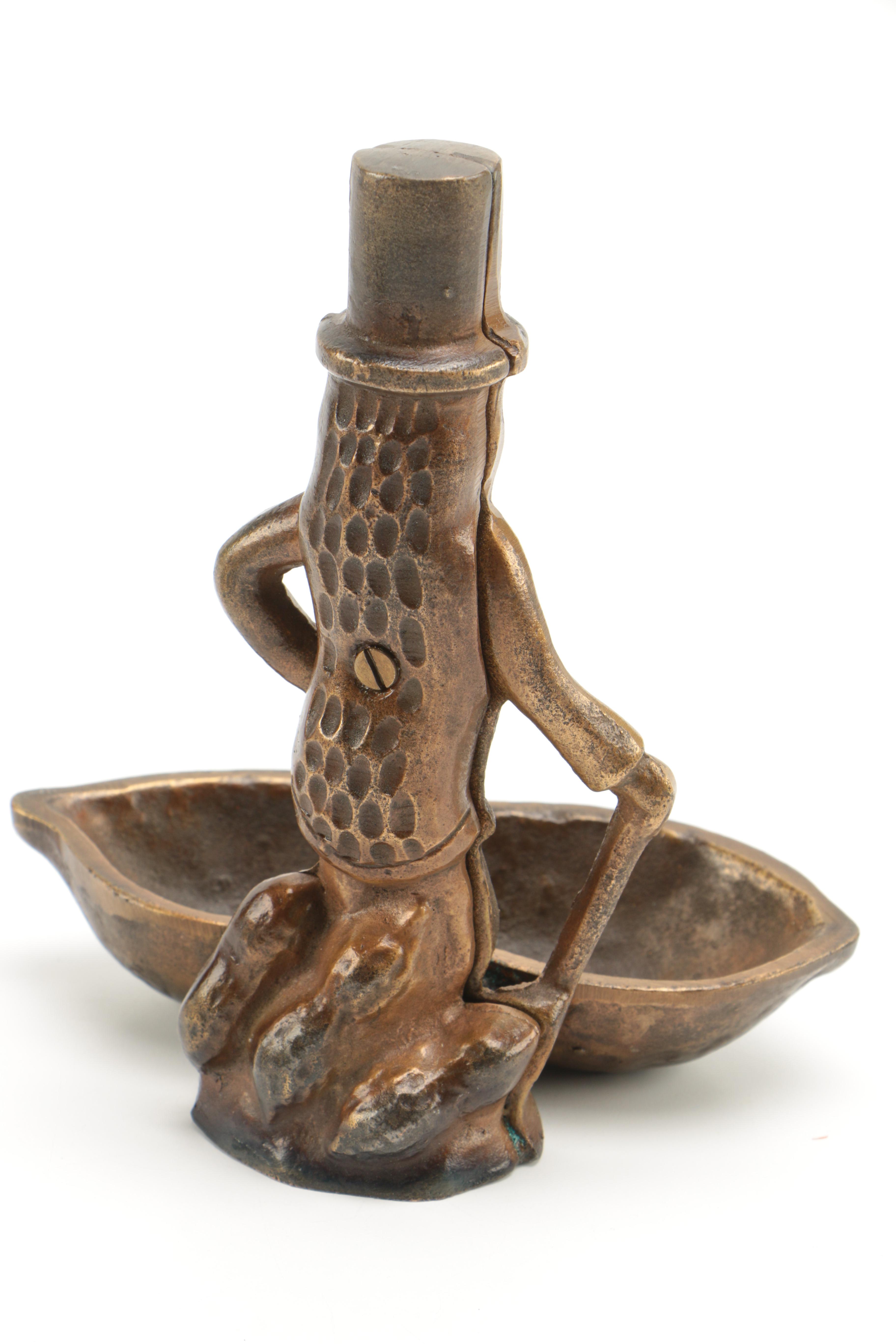 Vintage Peanut Decor Featuring Planter's Peanuts EBTH