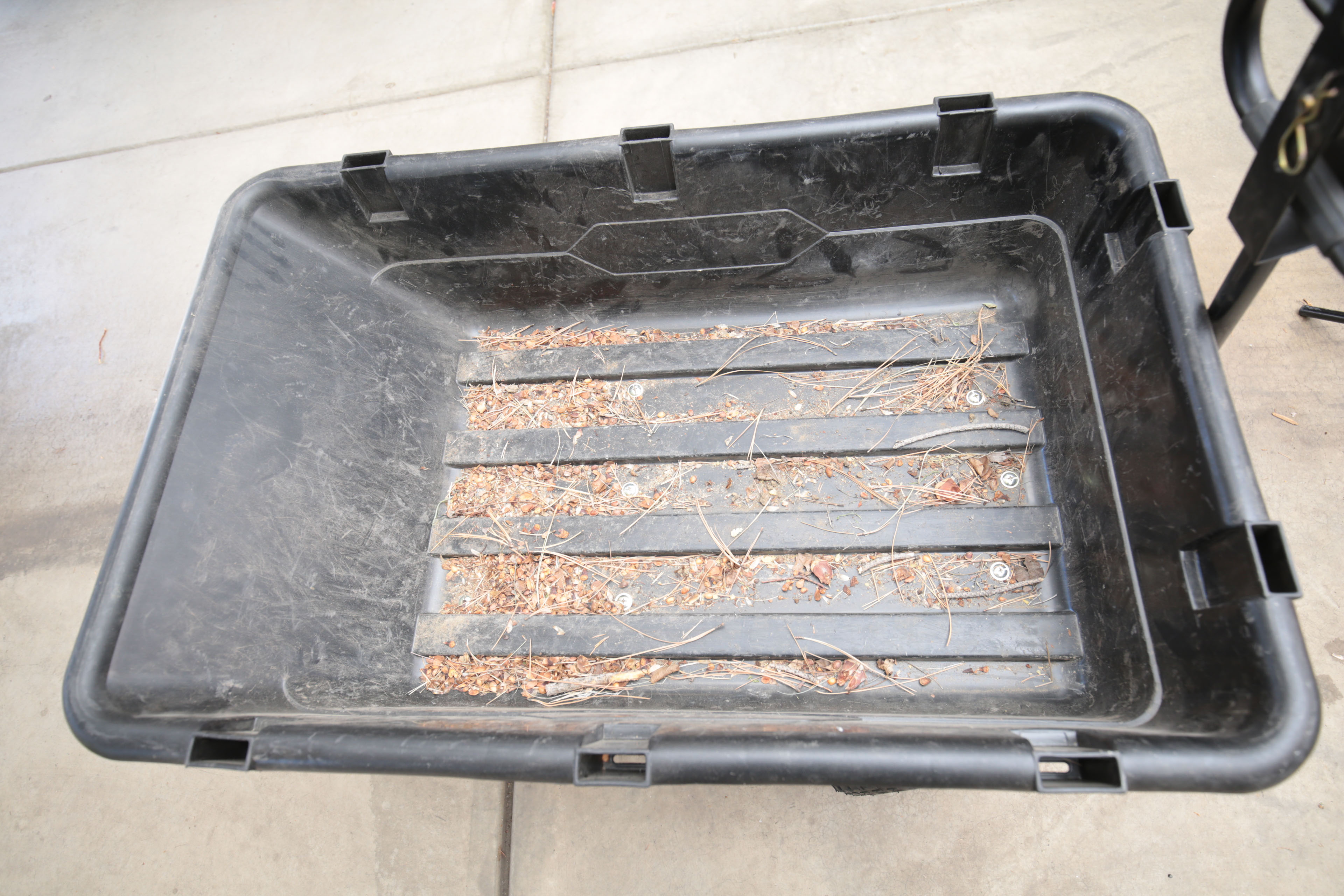 Sun Joe "Chipper Joe" Wood Chipper with Gorilla Garden Cart EBTH