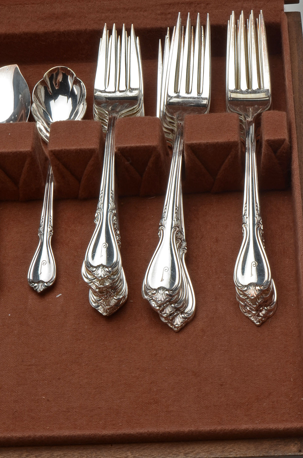 Vintage Wm. Rogers Mfg. Co. Silver Plate "Memory" Flatware Set | EBTH