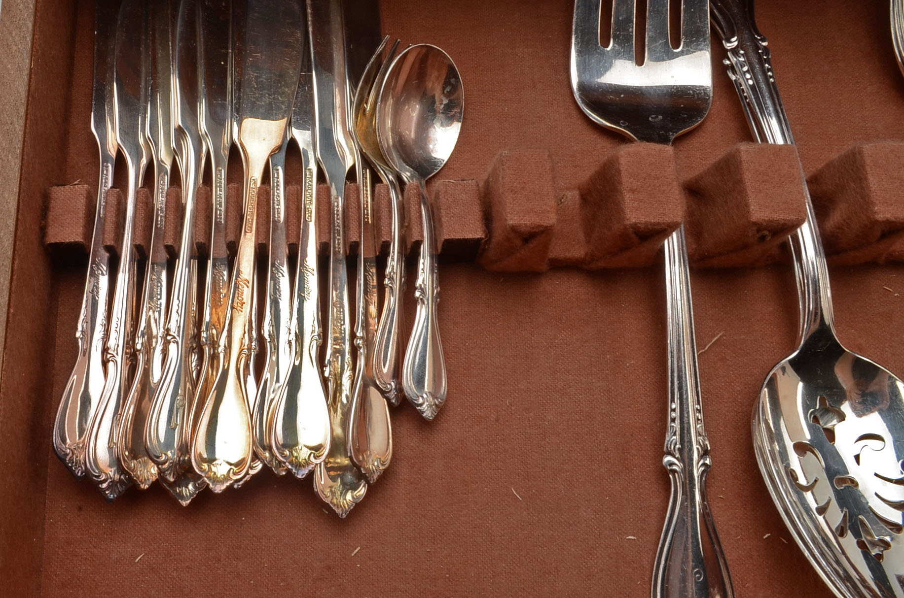 vintage-wm-rogers-mfg-co-silver-plate-memory-flatware-set-ebth