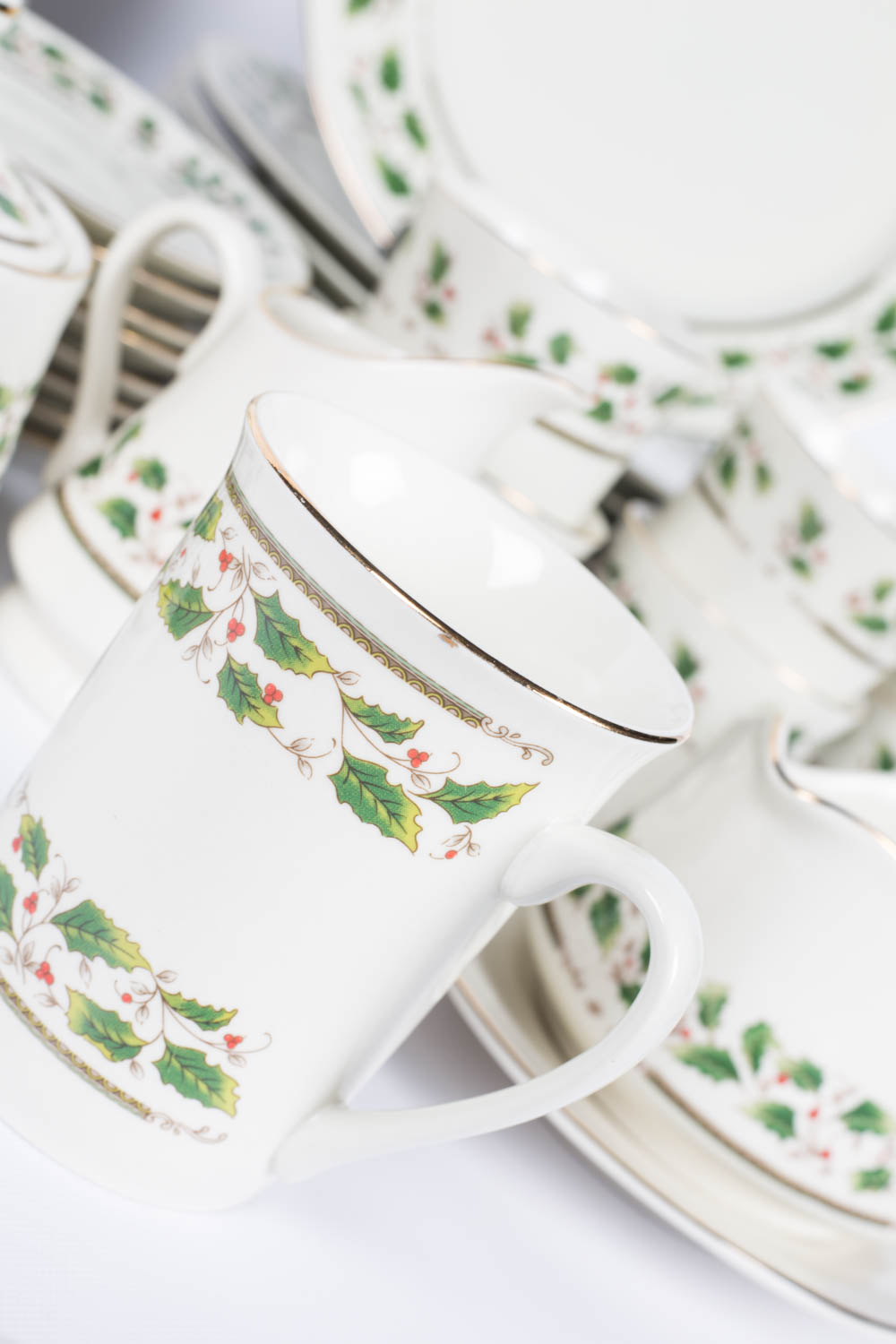Royal Limited "Holly Holiday" China Set EBTH