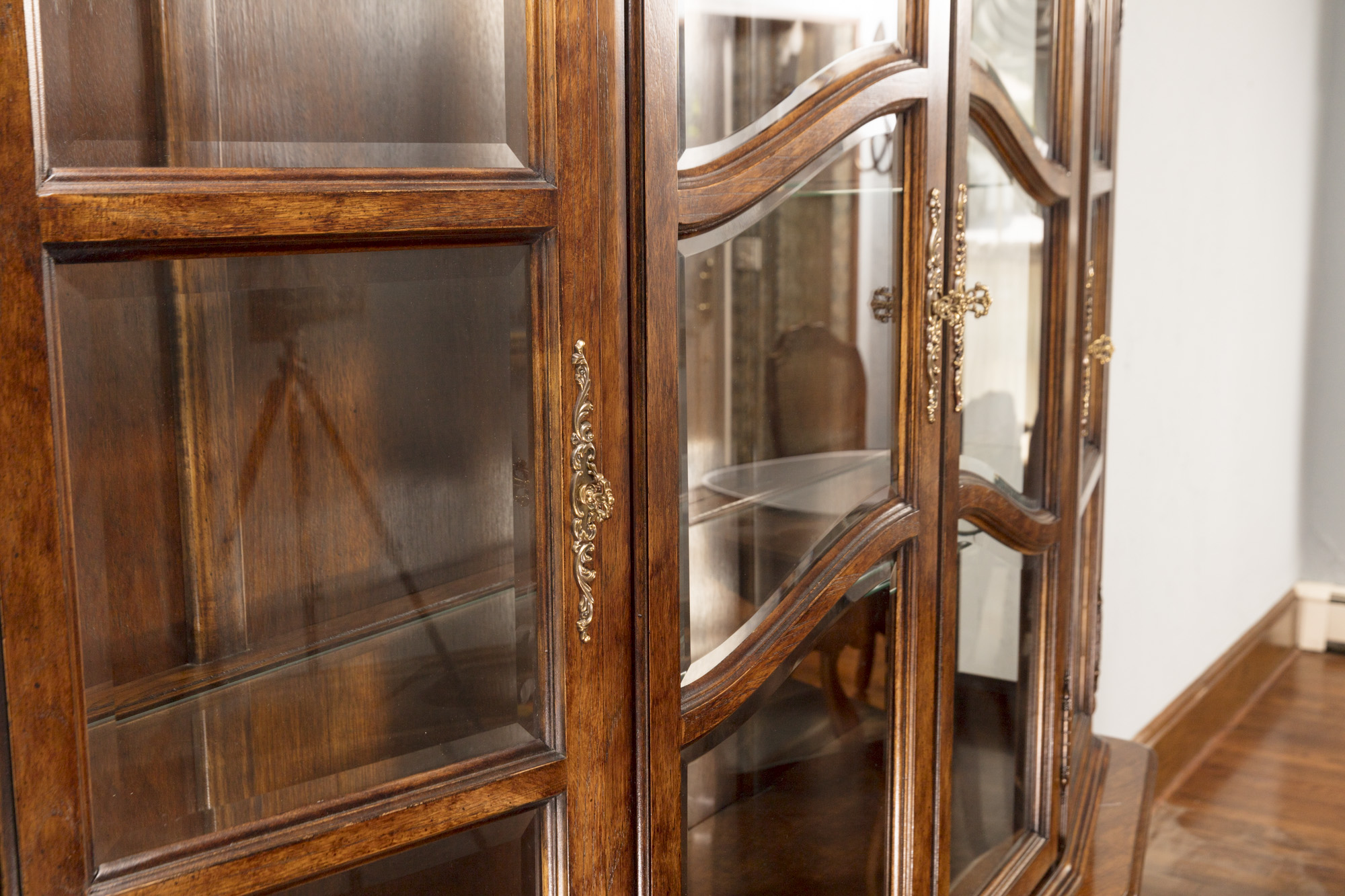 Bernhardt Hibriten Lighted China EBTH