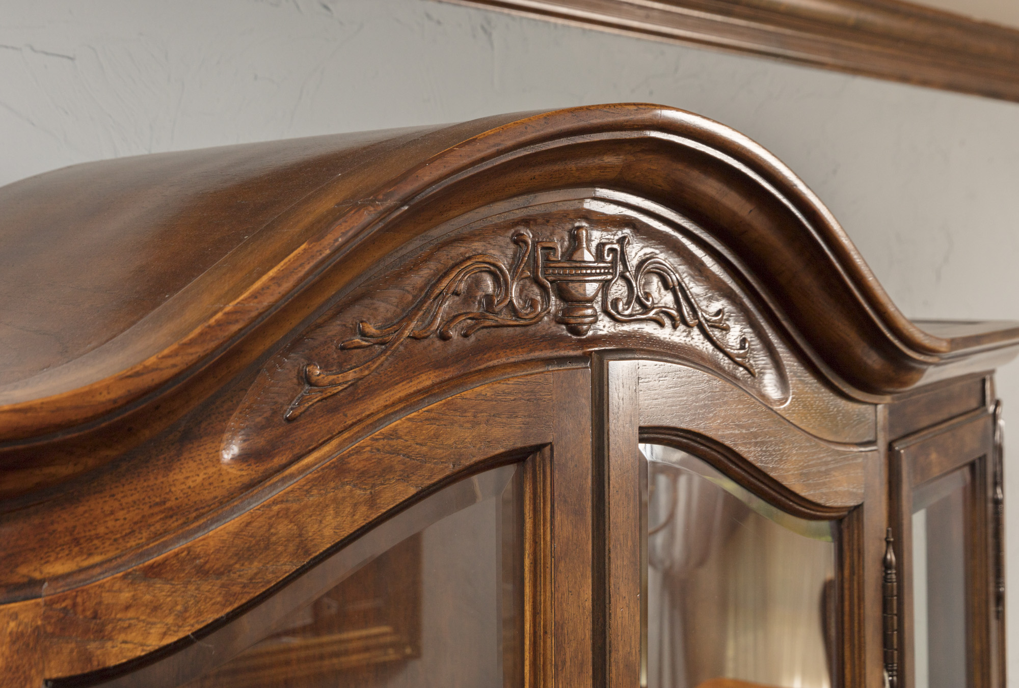 Bernhardt Hibriten Lighted China EBTH