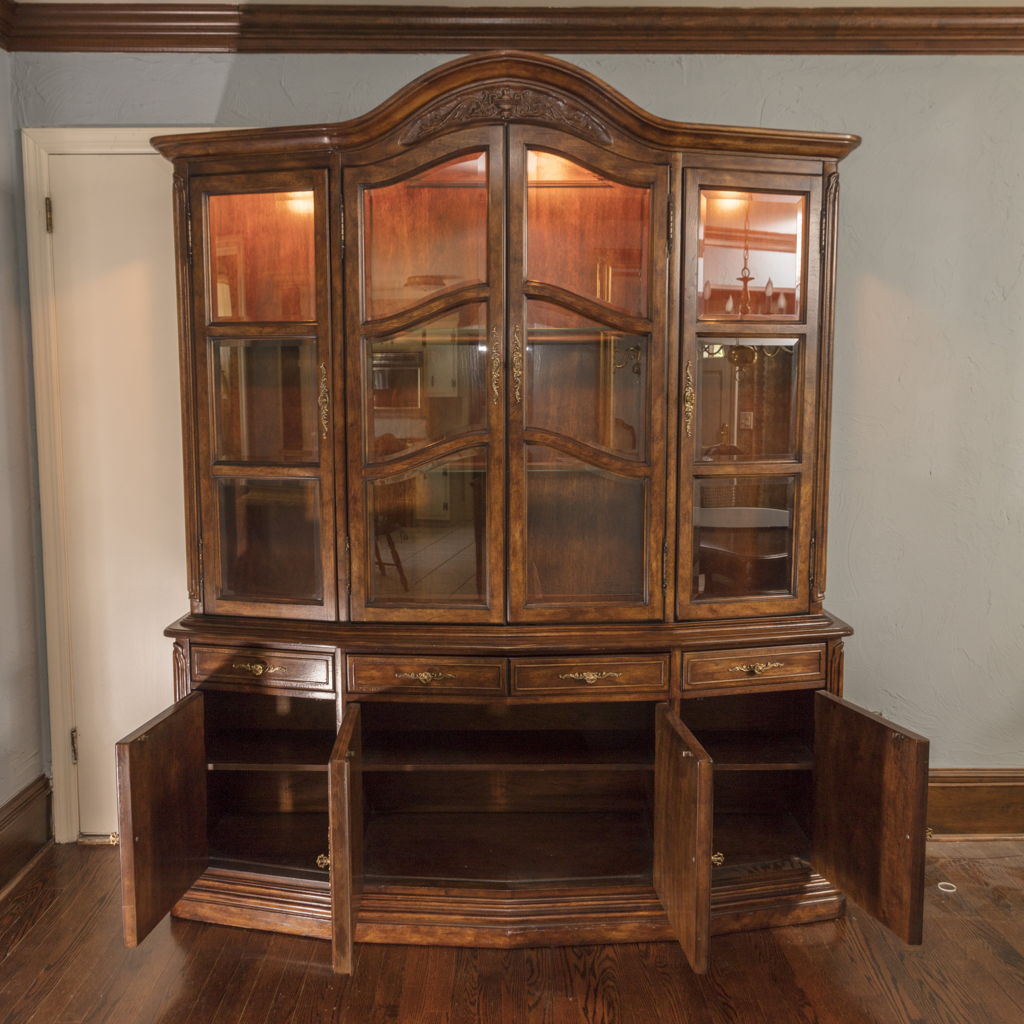 Bernhardt Hibriten Lighted China EBTH