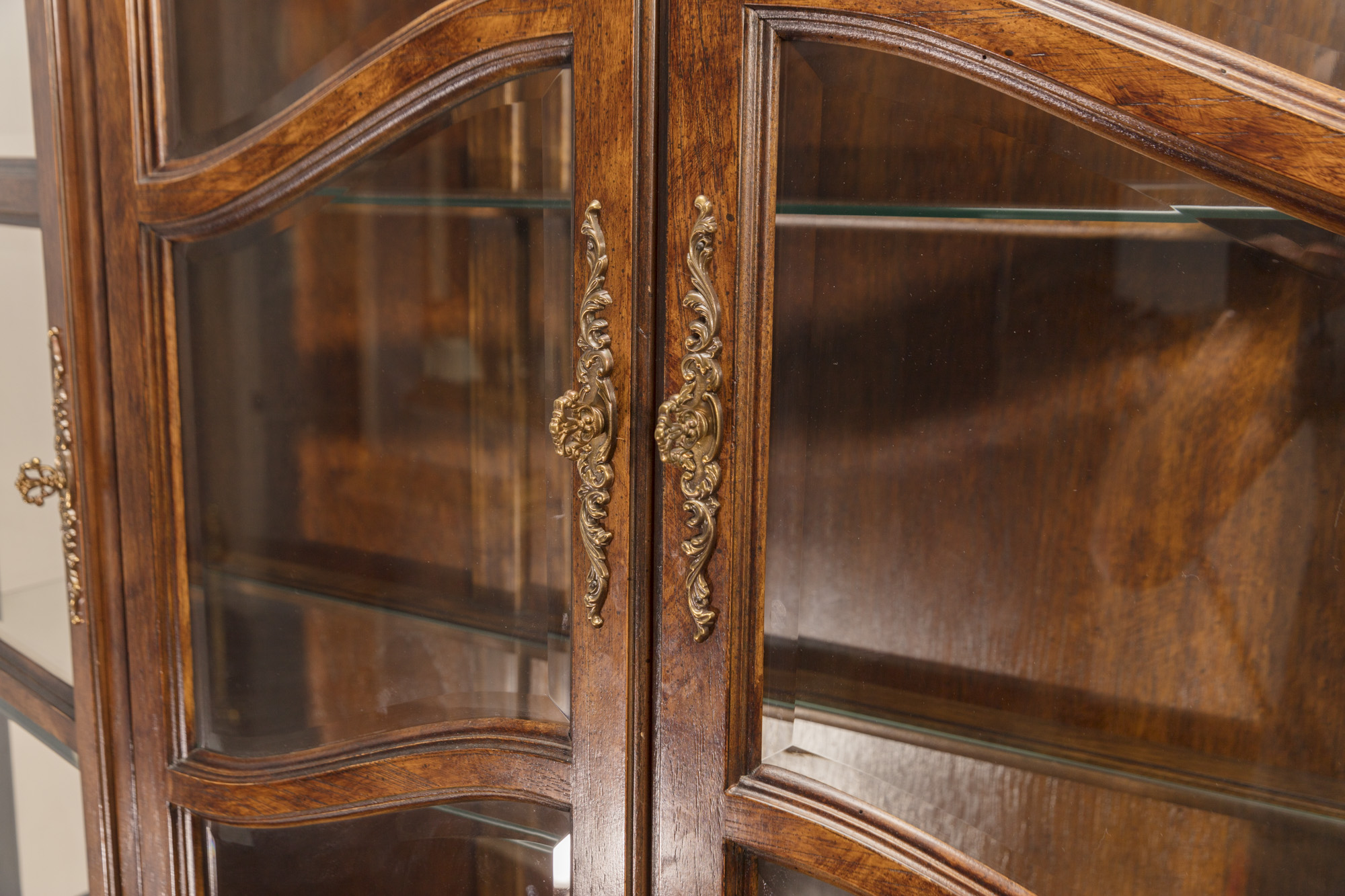 Bernhardt Hibriten Lighted China EBTH