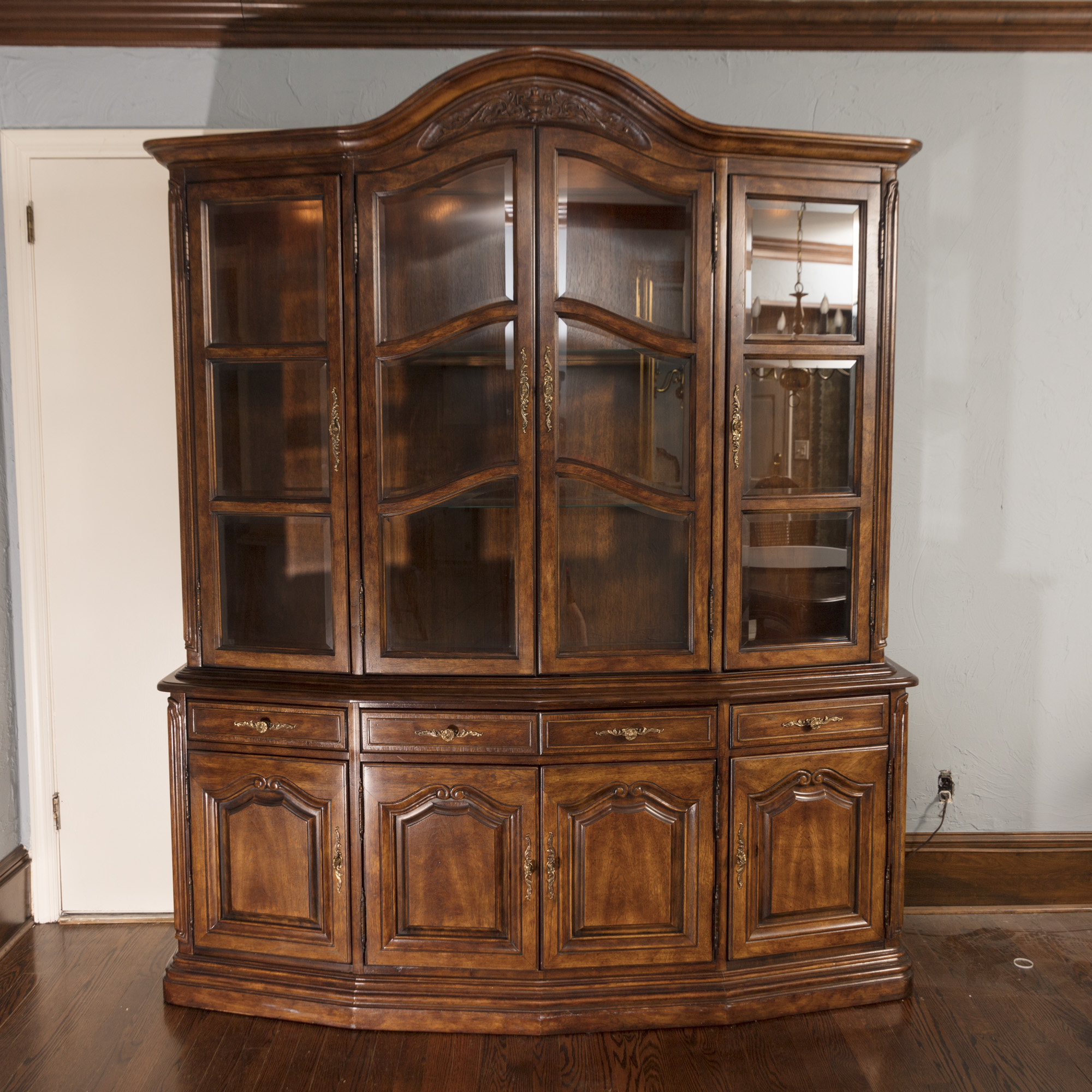 Bernhardt Hibriten Lighted China EBTH