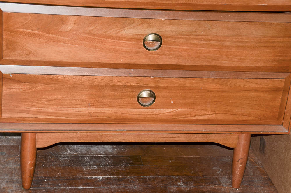 Mid Century Modern Dresser by L.A. Period Furniture Mfg. Co. EBTH