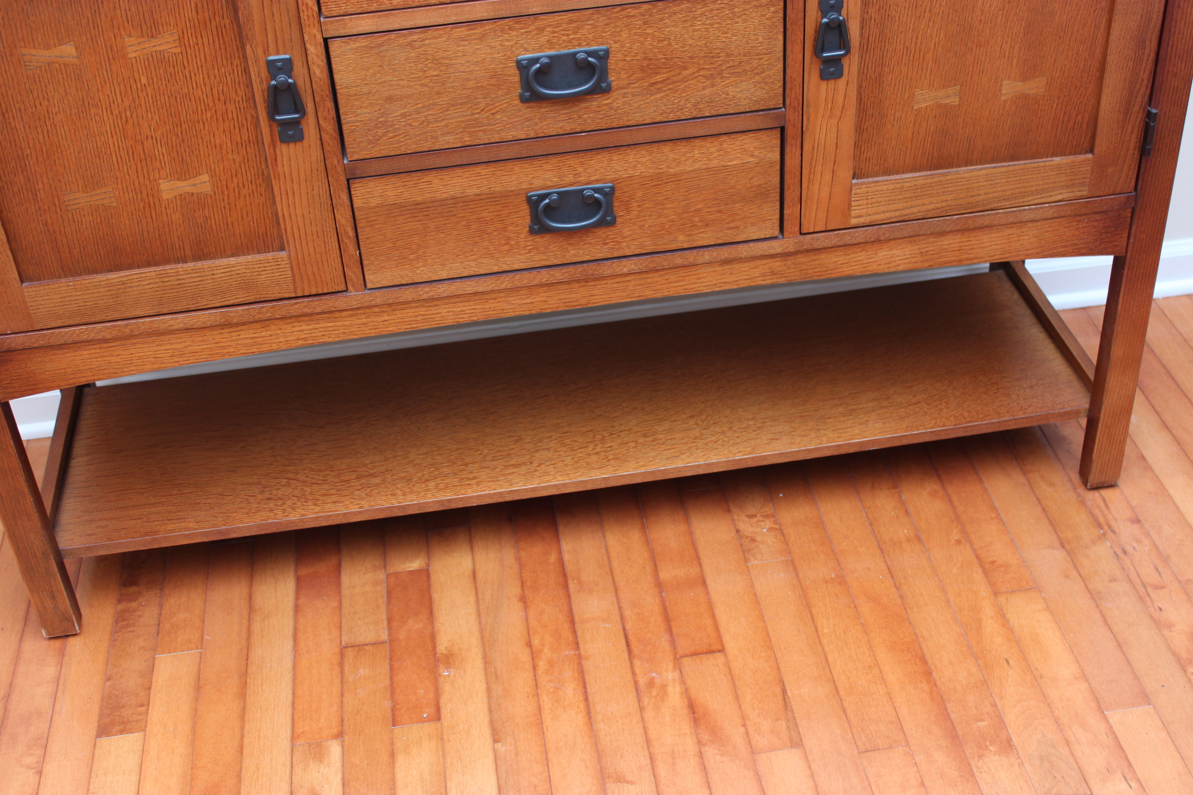 Bassett Furniture Mission Style Oak Sideboard | EBTH