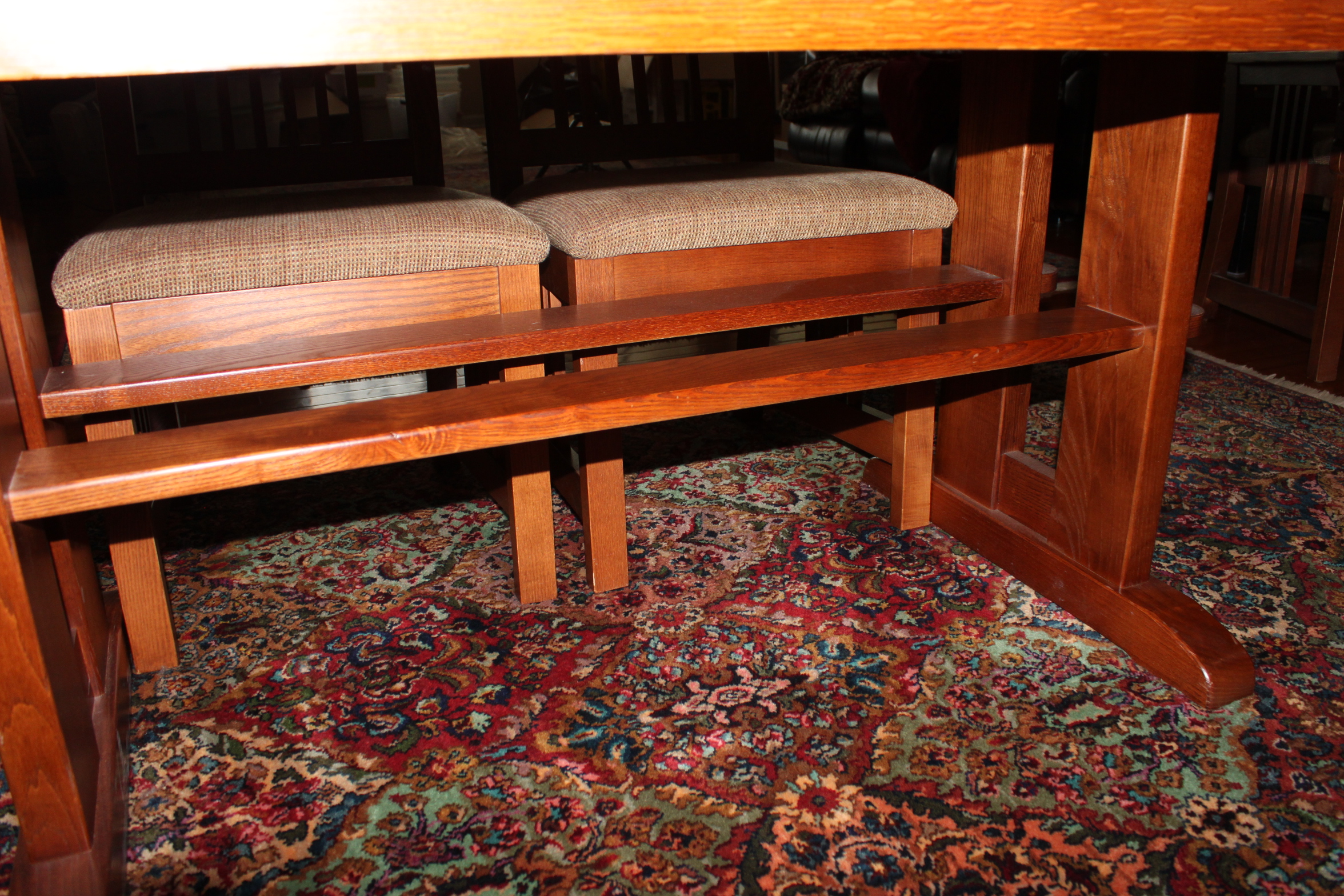 Bassett Furniture Mission Style Oak Dining Table and Chairs | EBTH