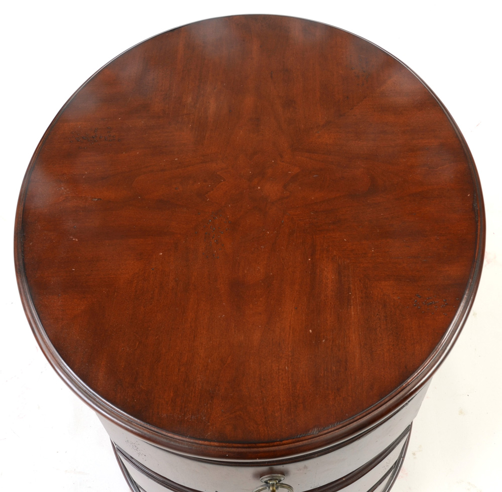 Pair of Hekman Oval Accent Tables EBTH
