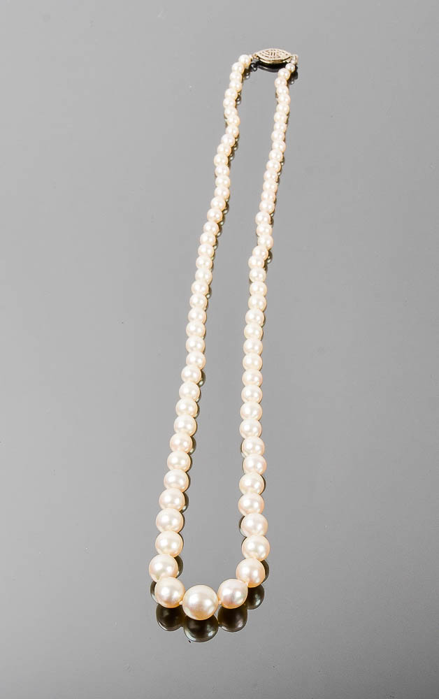 Vintage Graduated Freshwater Pearl Necklace with Sterling Silver Clasp