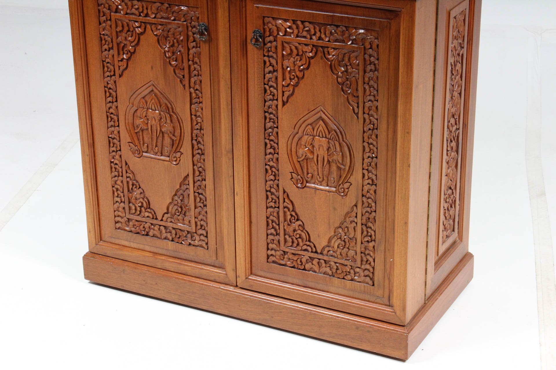 Vintage Thai Carved Teak Wood Bar EBTH