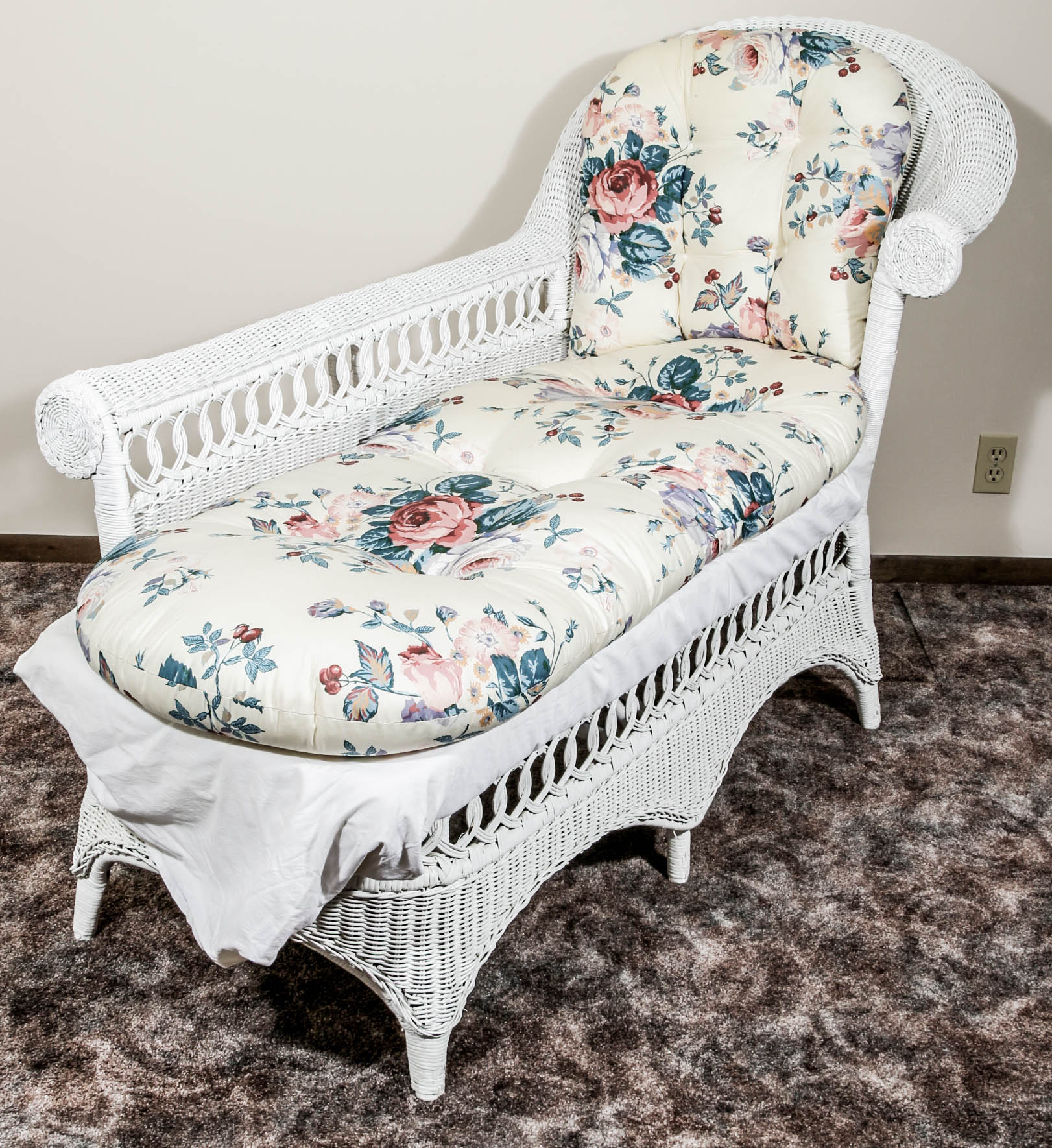 White Wicker Chaise Lounge EBTH