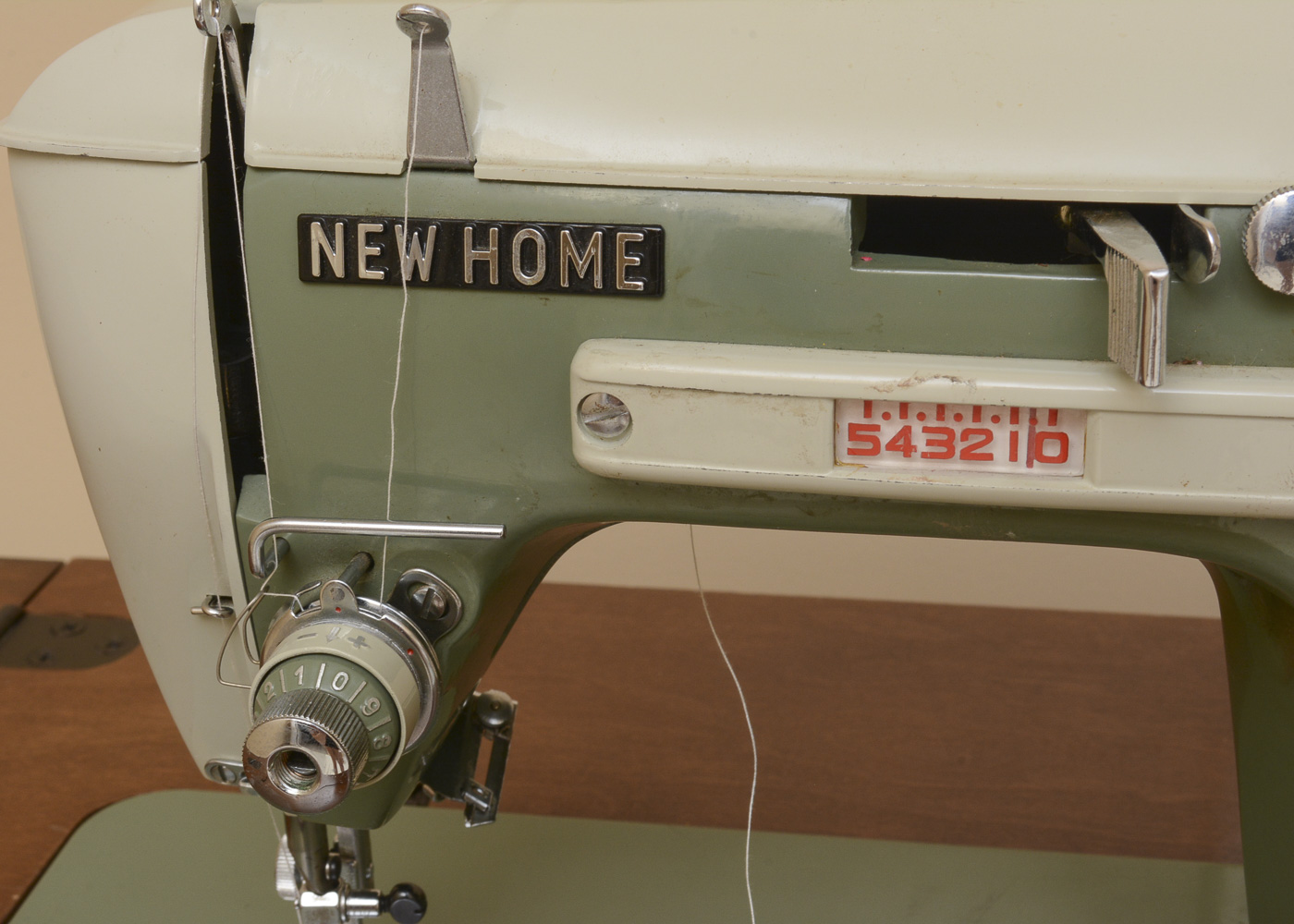Janome "New Home" Model 532 Sewing Machine and Table EBTH