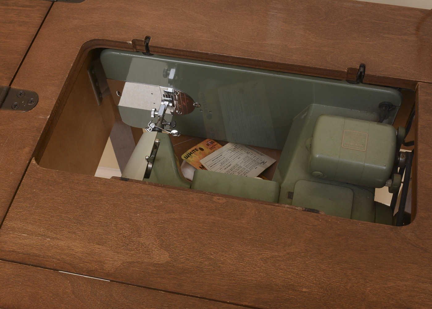 Janome "New Home" Model 532 Sewing Machine and Table EBTH