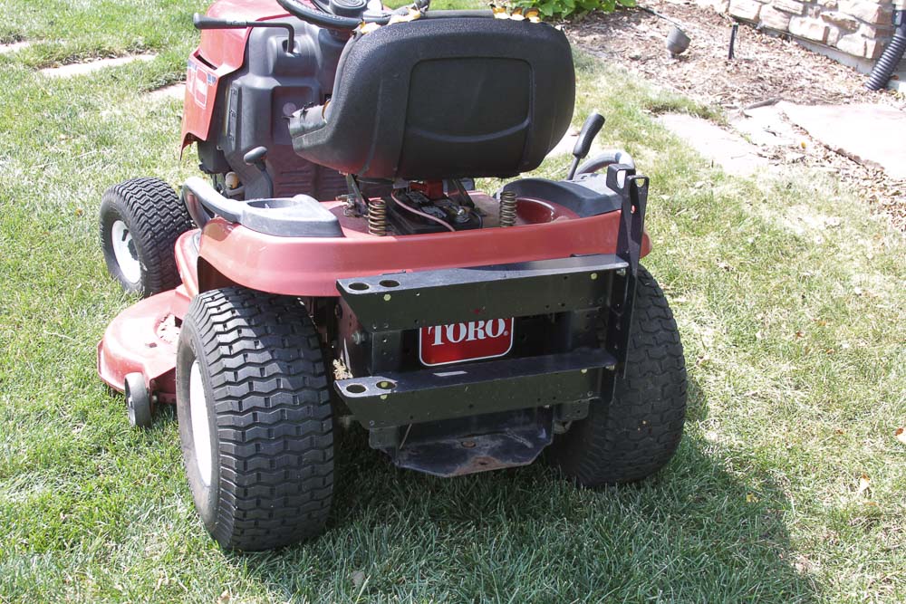 Toro LX420 Twin Cam Riding Lawn Mower | EBTH