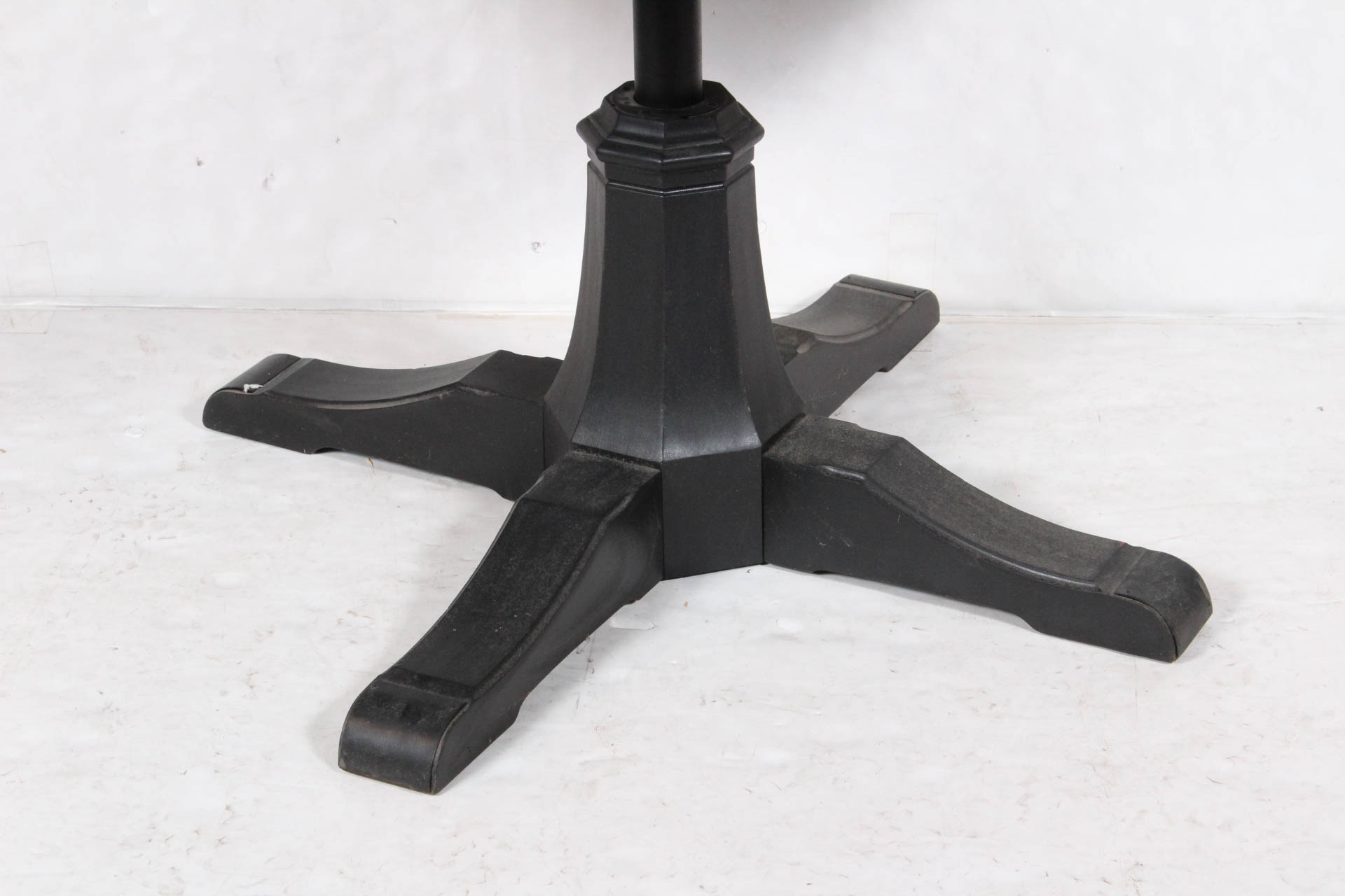 Pedestal Hydraulic Adjustable Table EBTH