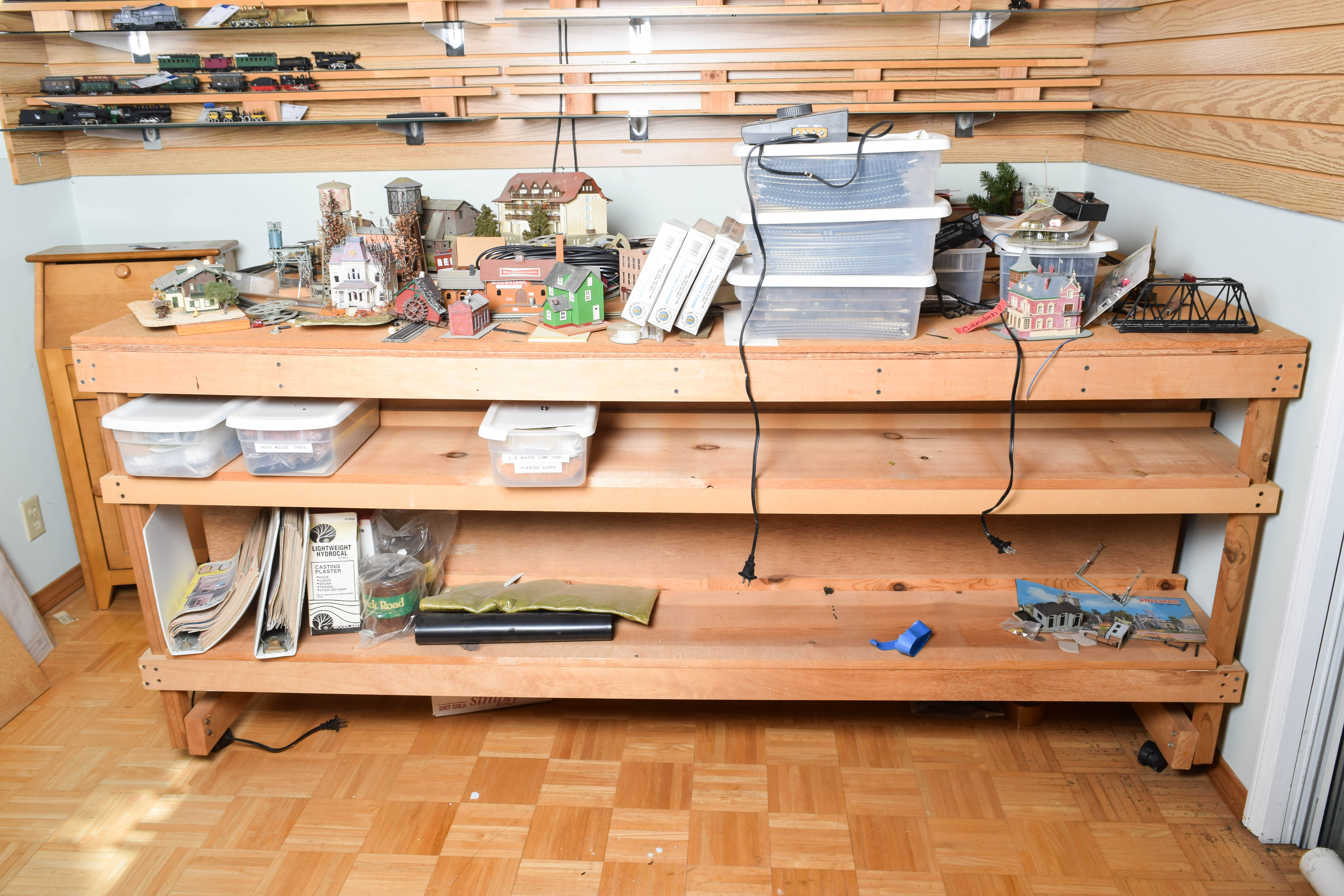 HO Scale Model Train Table and Set Accessories EBTH