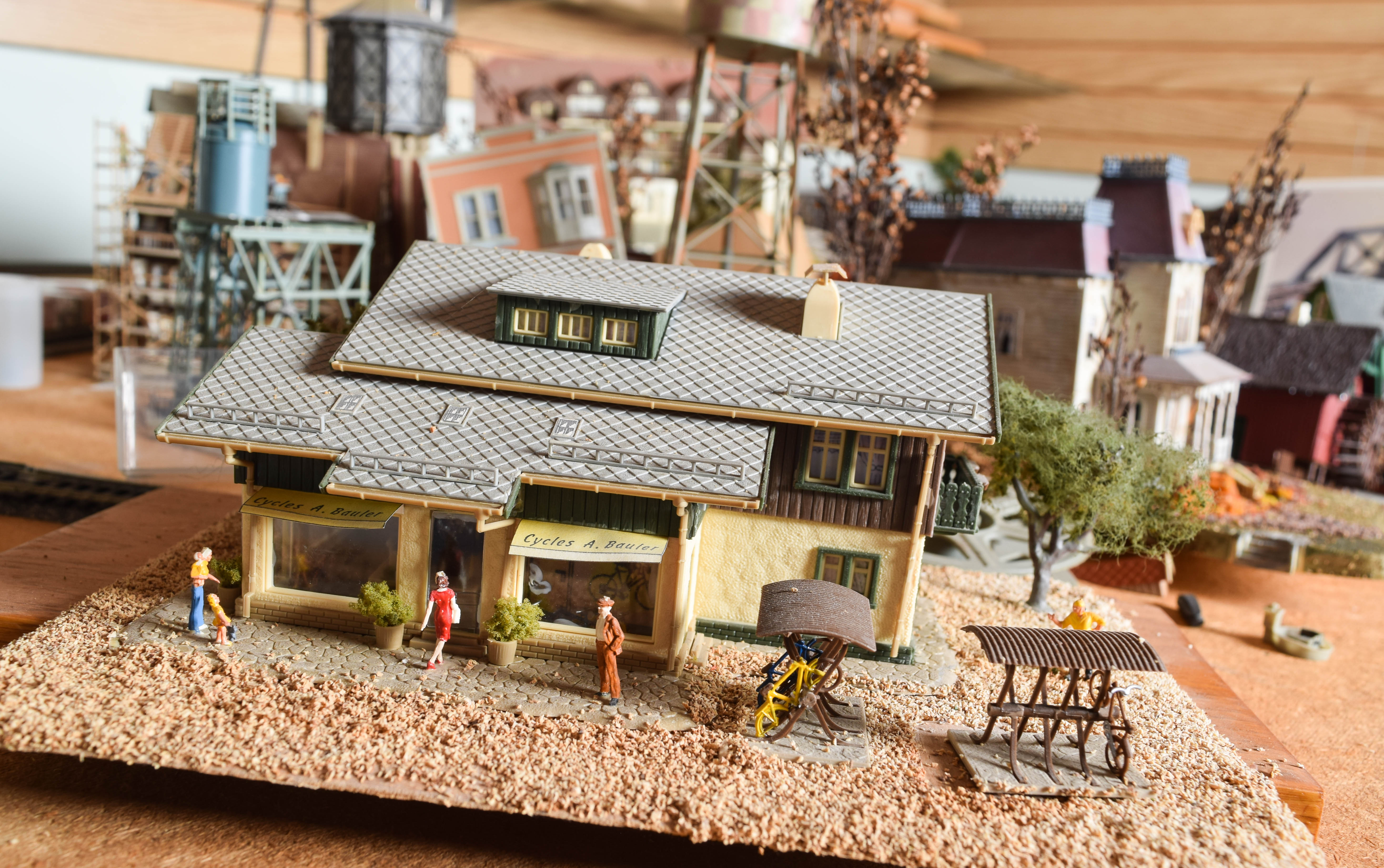 HO Scale Model Train Table and Set Accessories EBTH