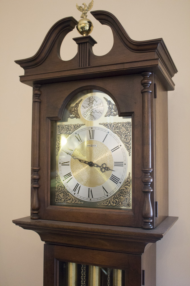 Howard Miller Chippendale Style "Tempus Fugit" Grandfather Clock EBTH