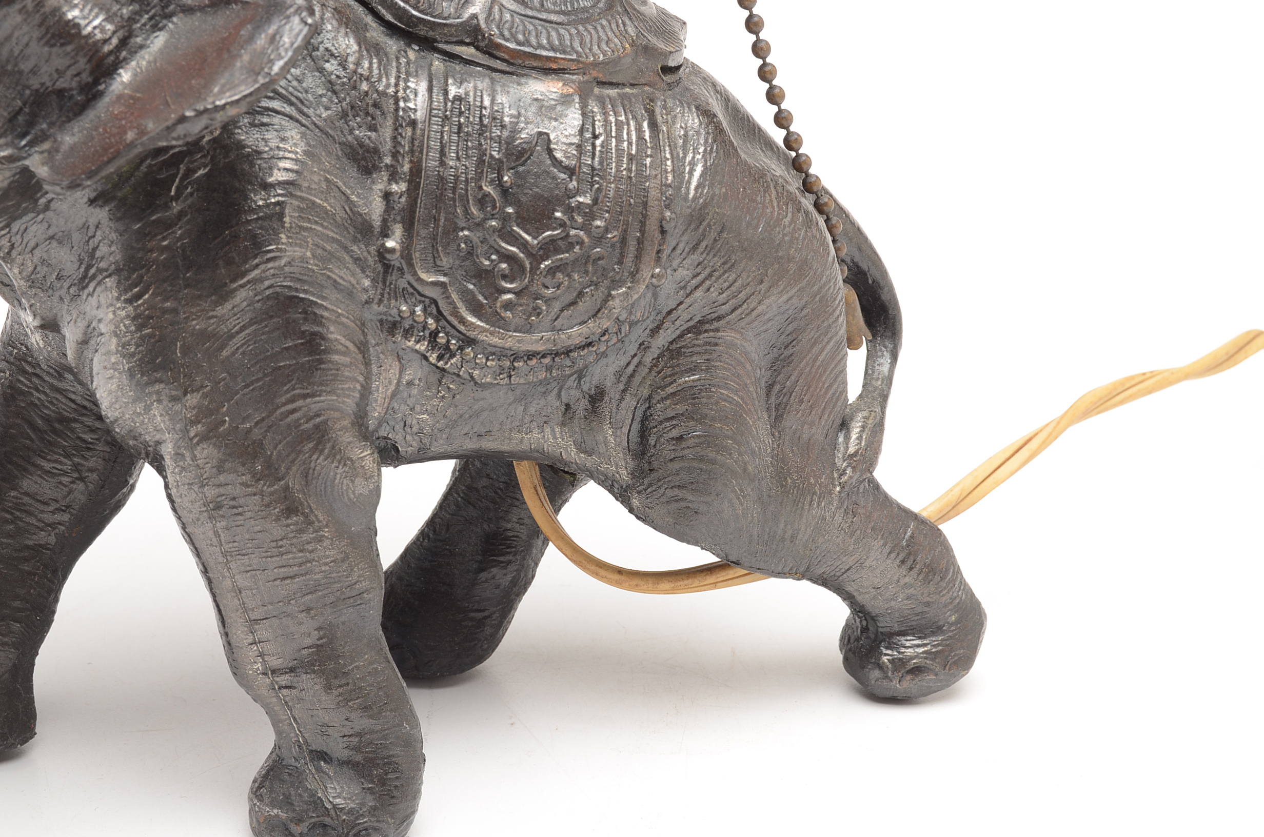 Vintage Elephant Lamp EBTH   VRB 8665.JPG