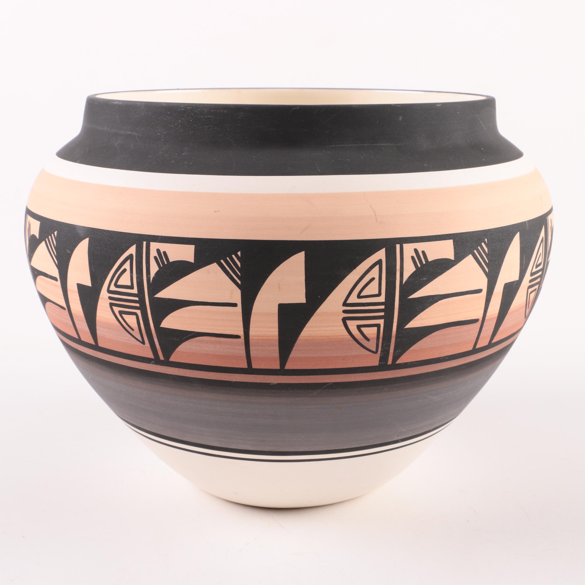 Ute Mountain Ute Tribe Pottery By Inez Wing And Ruth Root | EBTH