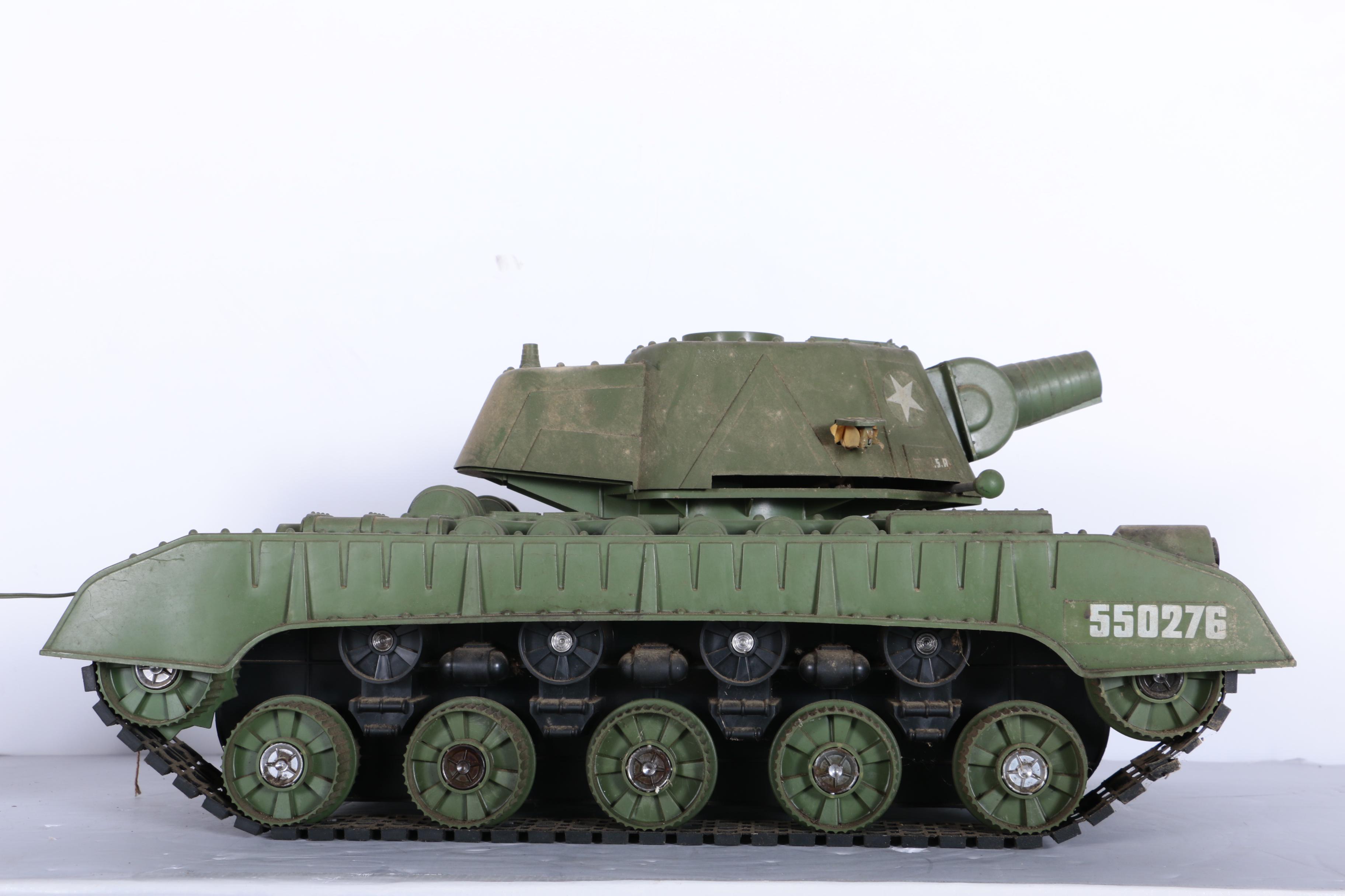 1960s Deluxe Reading Tiger Joe Topper Toy Tank with Remote Control | EBTH