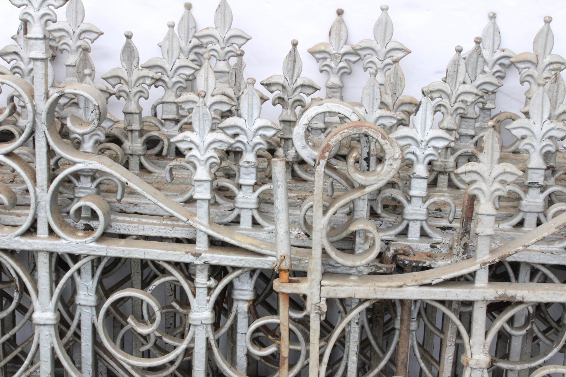 Vintage Cincinnati Iron Fence Co. Wrought Iron Fencing EBTH