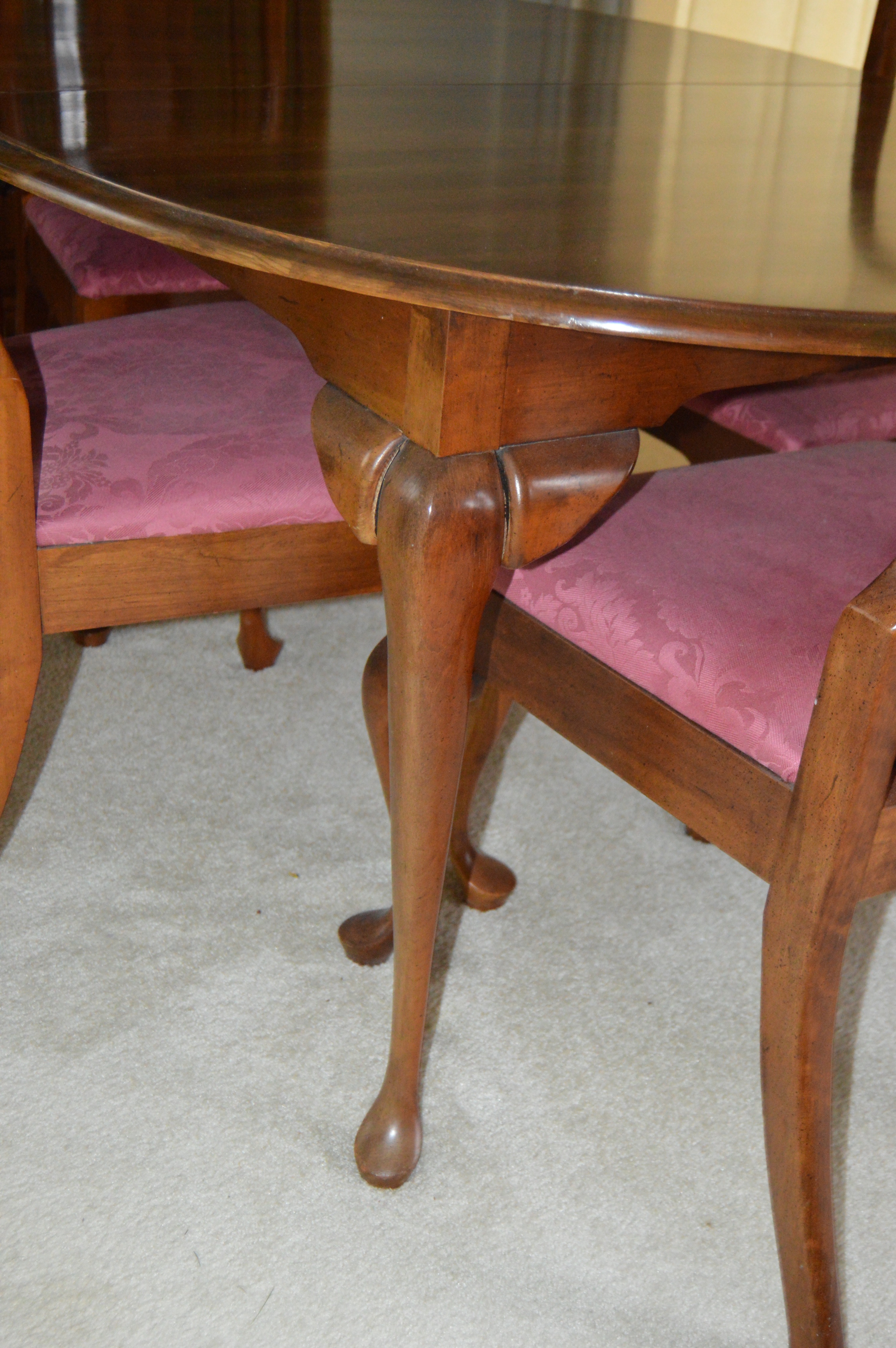 Queen Anne Style Dining Table and Chairs by Cresent Furniture EBTH