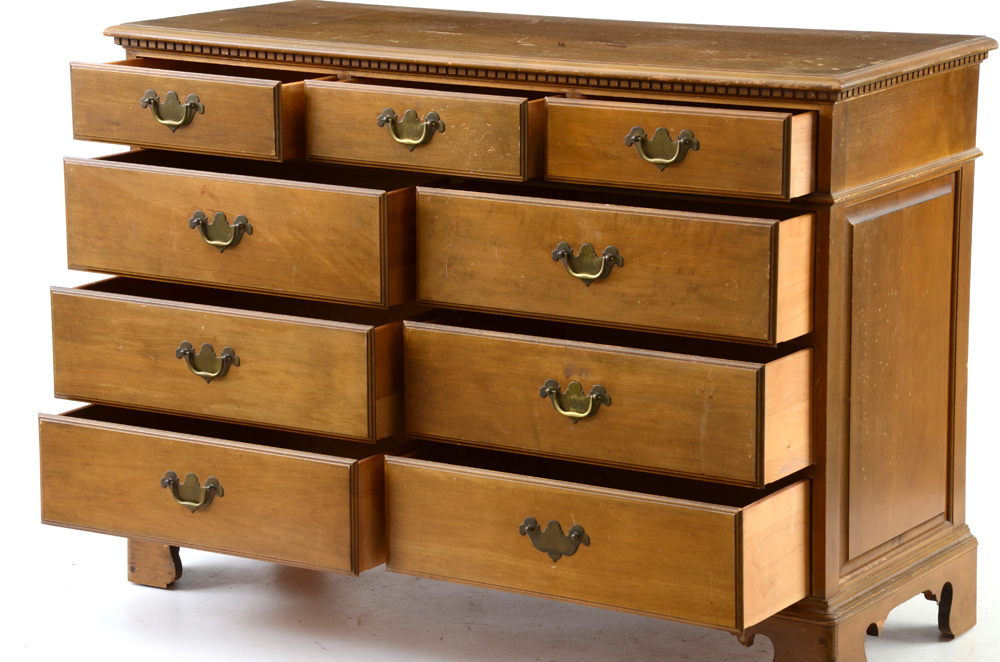 Vintage Maple Chest of Drawers EBTH