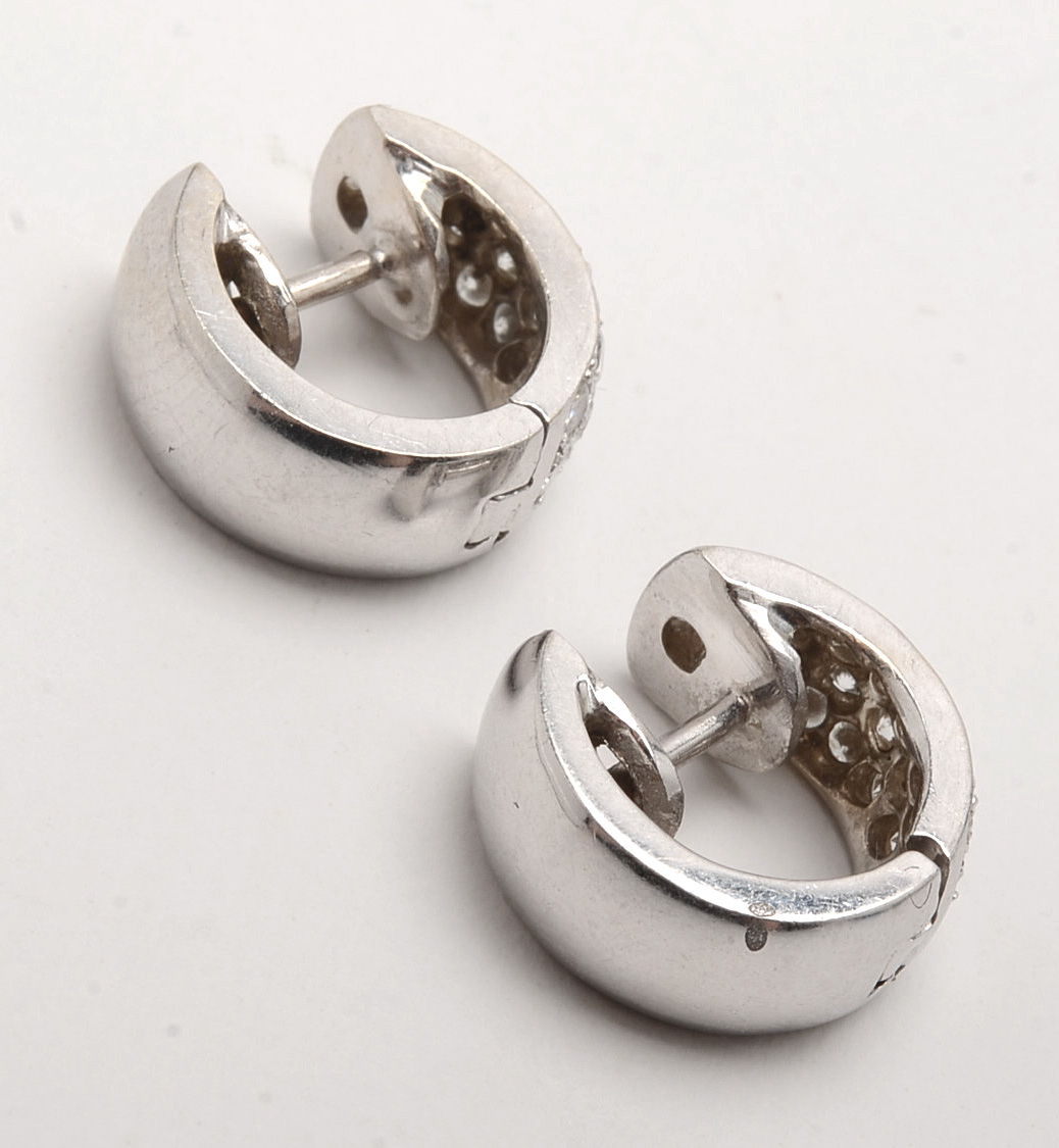 18K White Gold Huggie Earrings Pavé Set with Diamonds EBTH