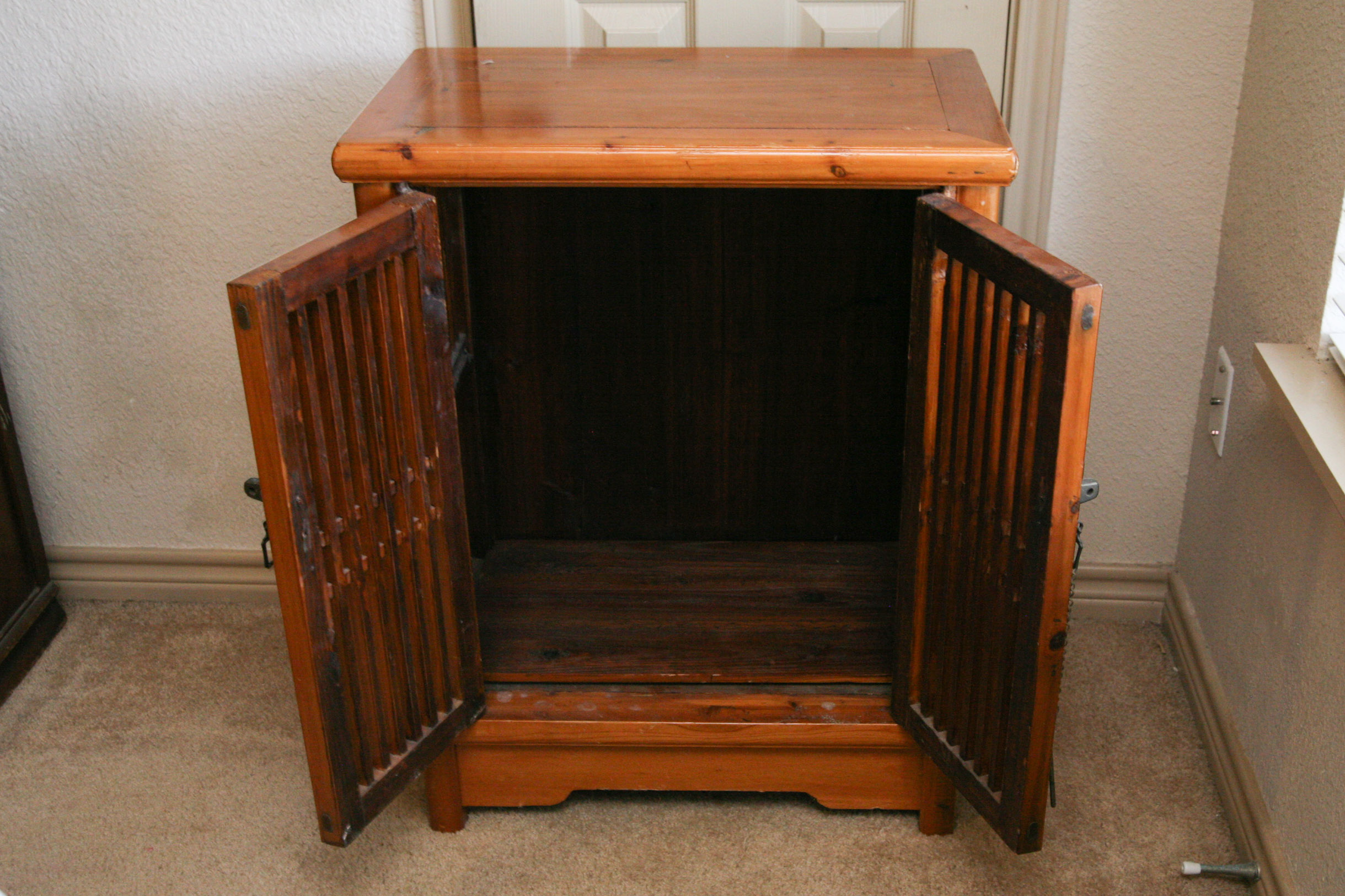 Vintage Knotty Pine EBTH