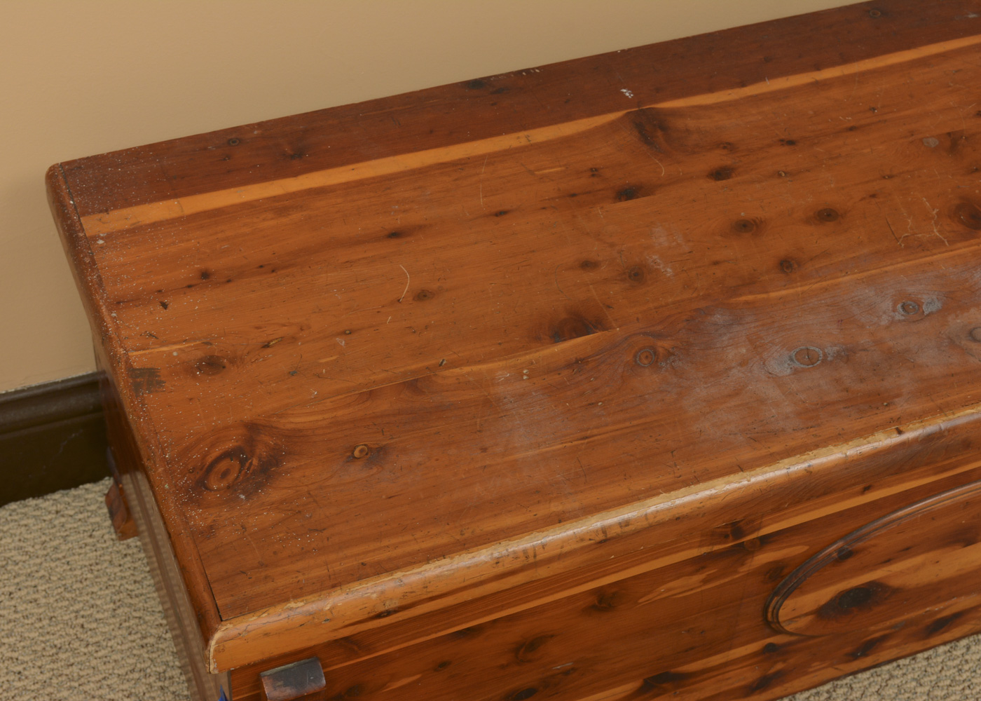 Vintage Lane Cedar Chest EBTH