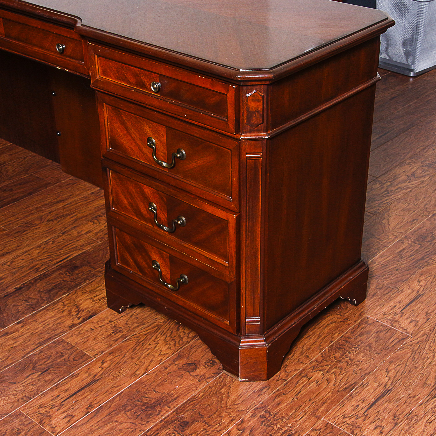 Shenandoah Valley LShaped Mahogany Desk with Hutch EBTH