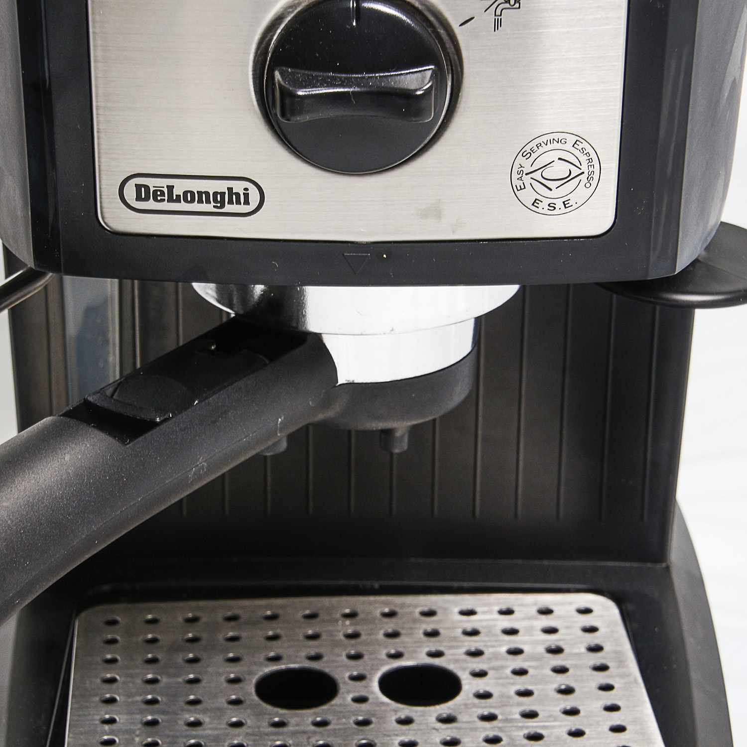 DeLonghi Espresso Maker and Cusinart Coffee Grind and Brew EBTH