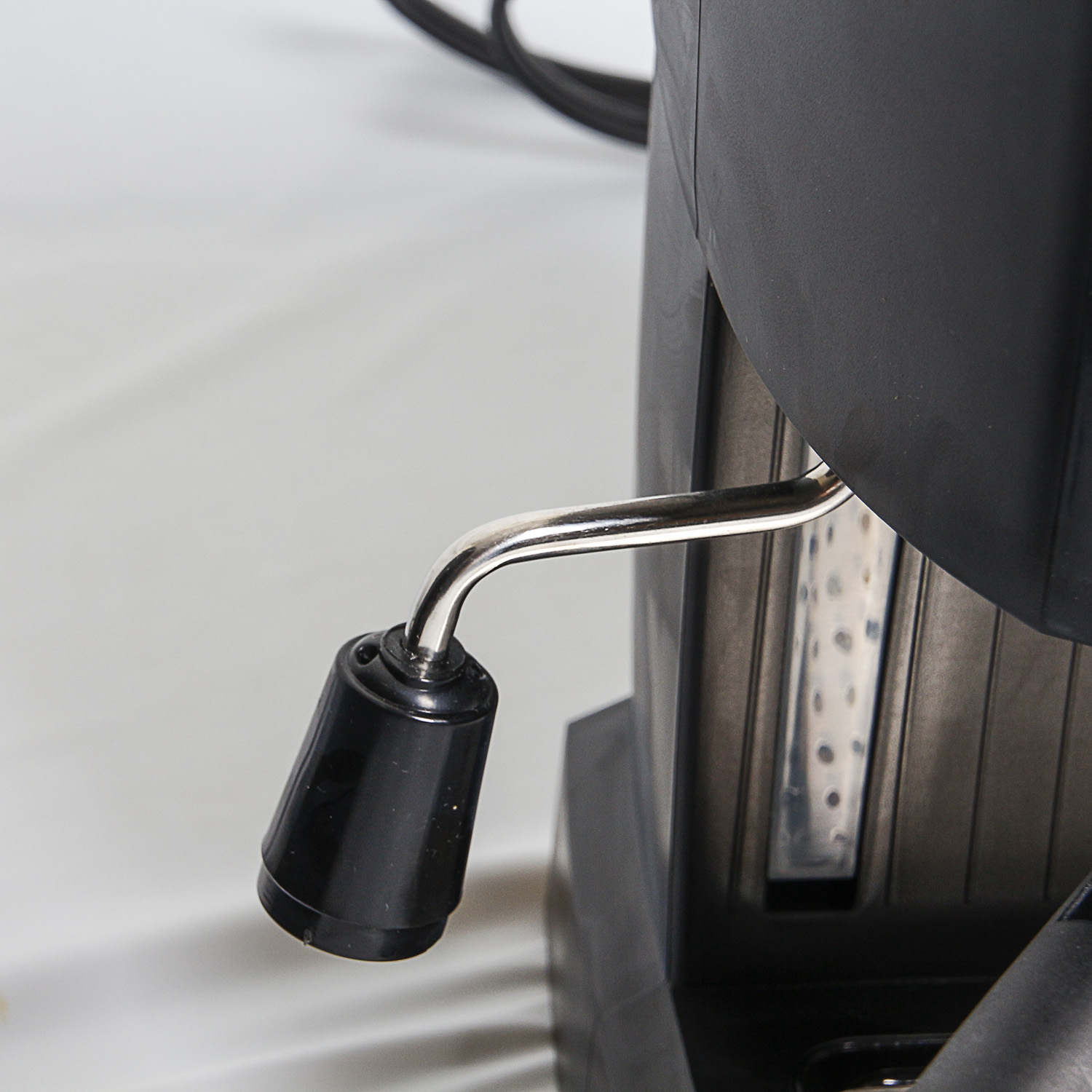 DeLonghi Espresso Maker and Cusinart Coffee Grind and Brew EBTH