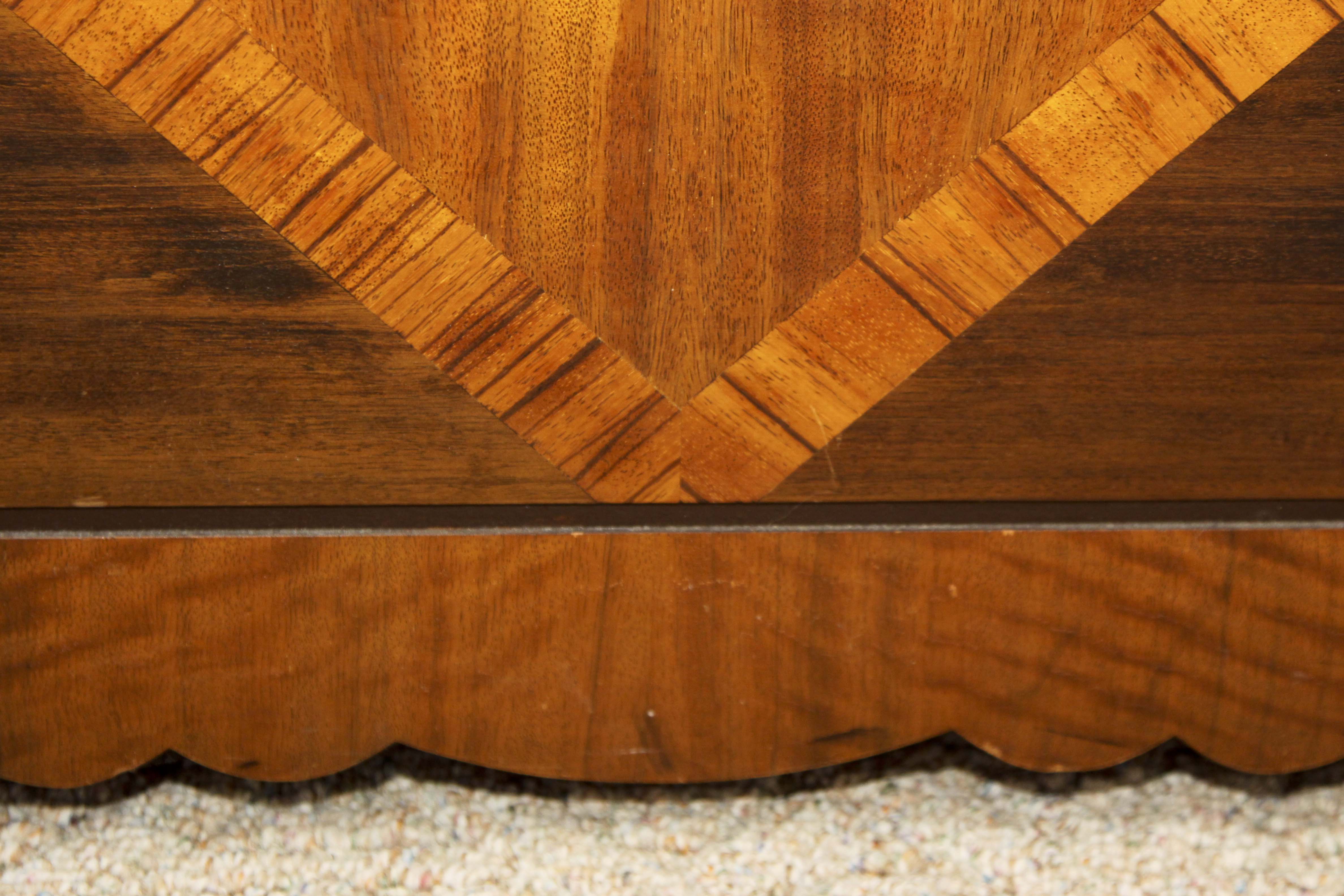 Vintage Lane Waterfall Cedar Chest EBTH