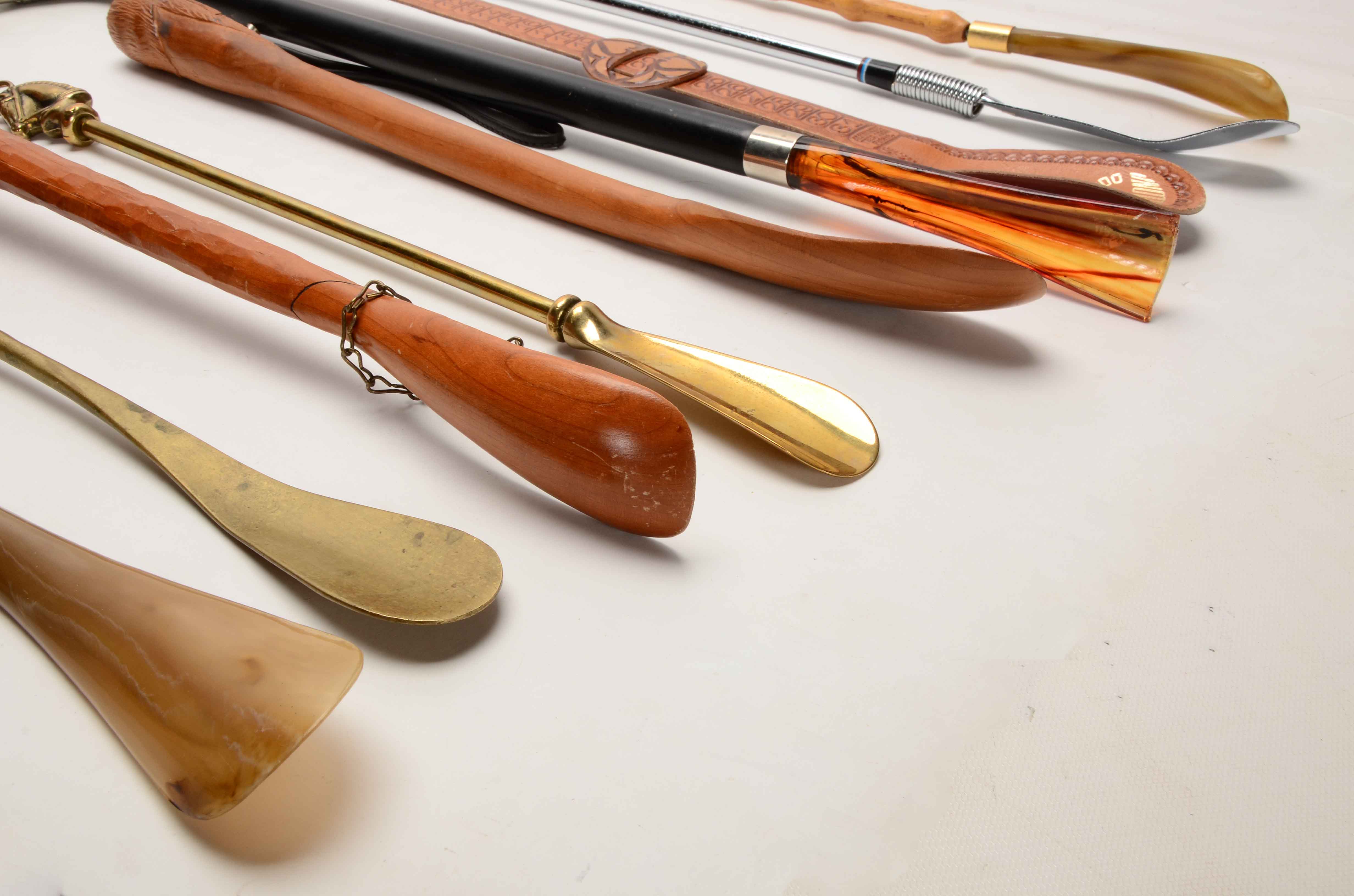 Assorted Vintage Boot Horns EBTH